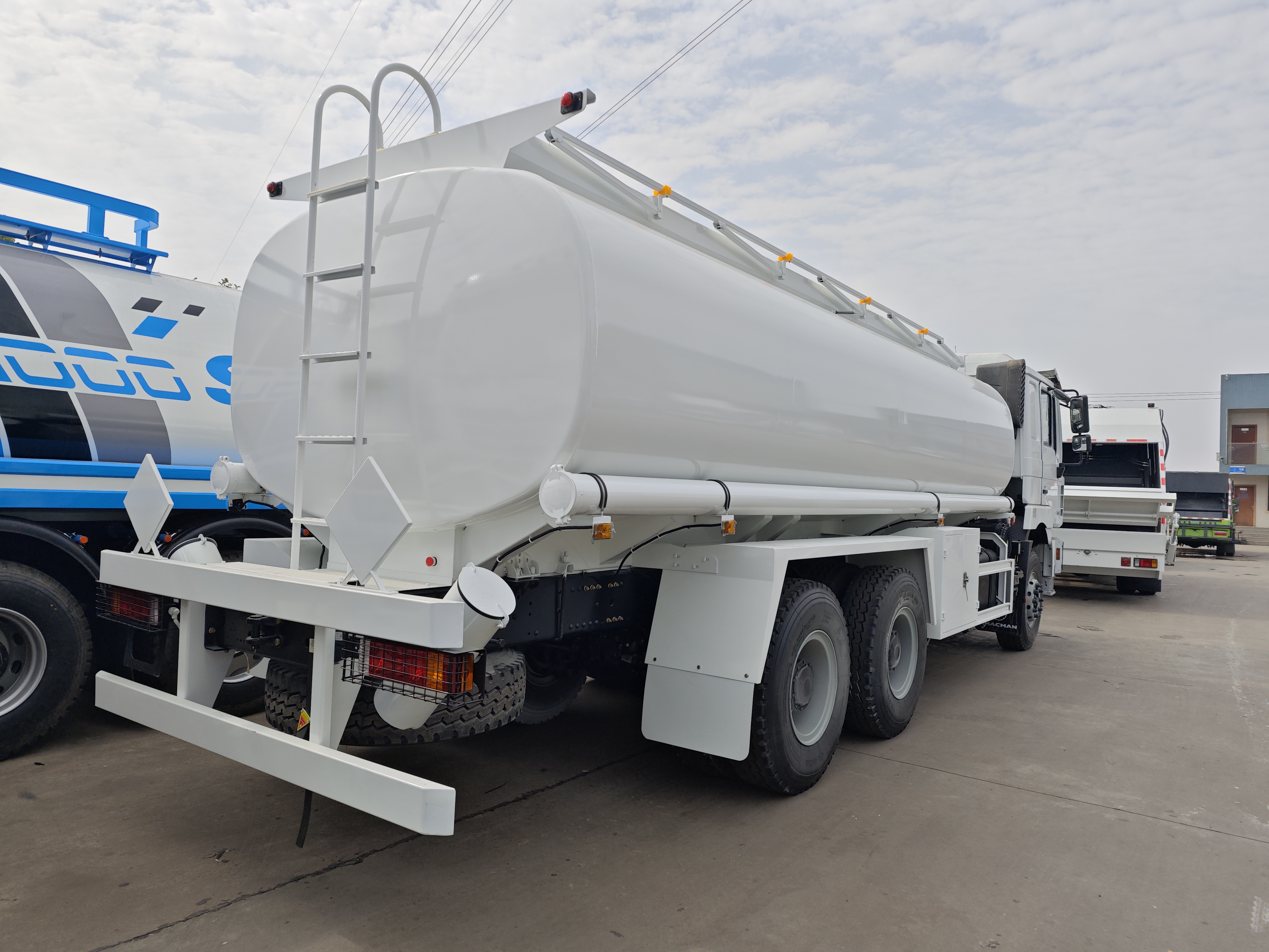 Bottom loading oil tanker truck