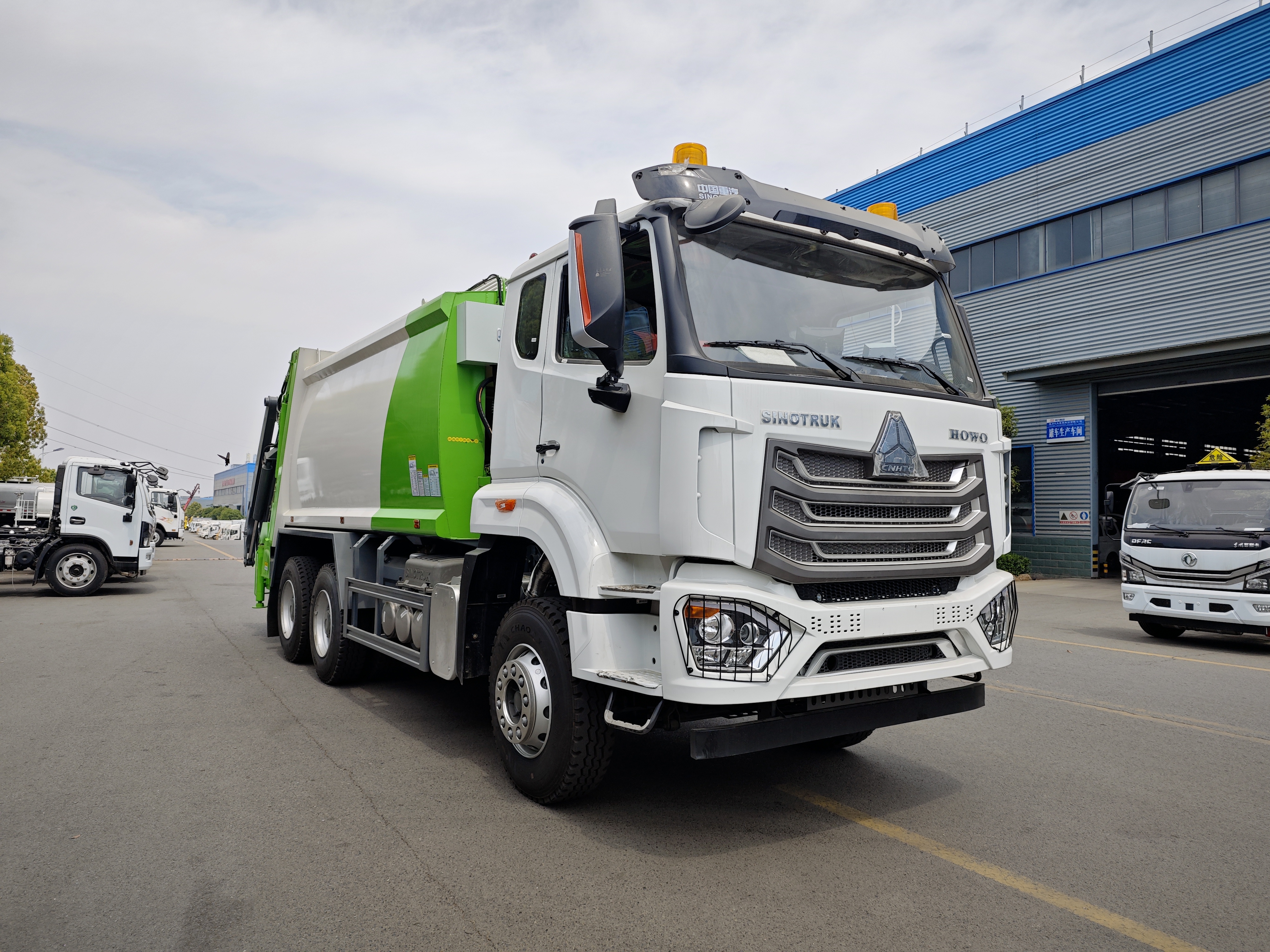 HOWO 6x4 18cbm garbage compactor truck front view