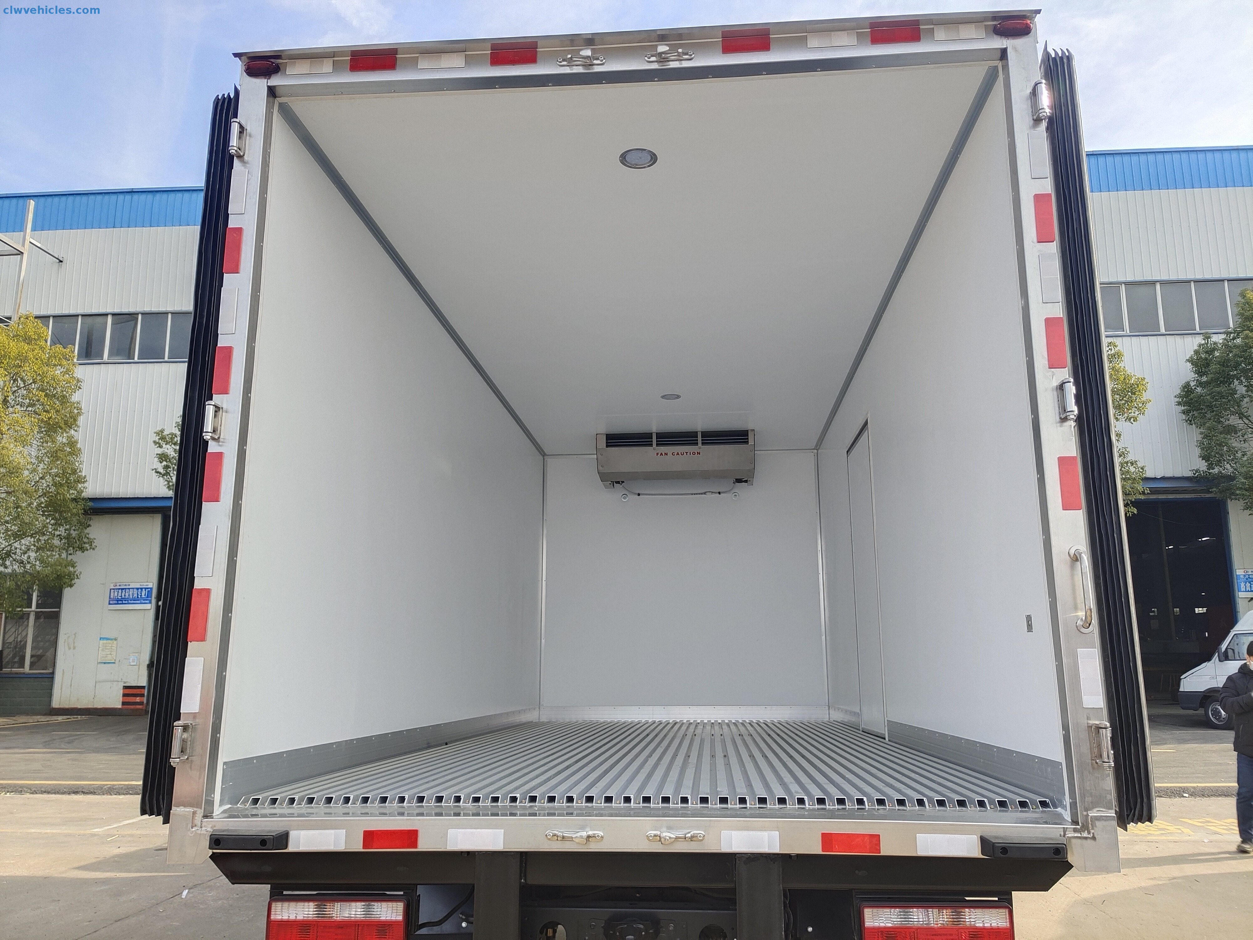 Dongfeng Duolicar 4x2 KC-480 Refrigerated Truck