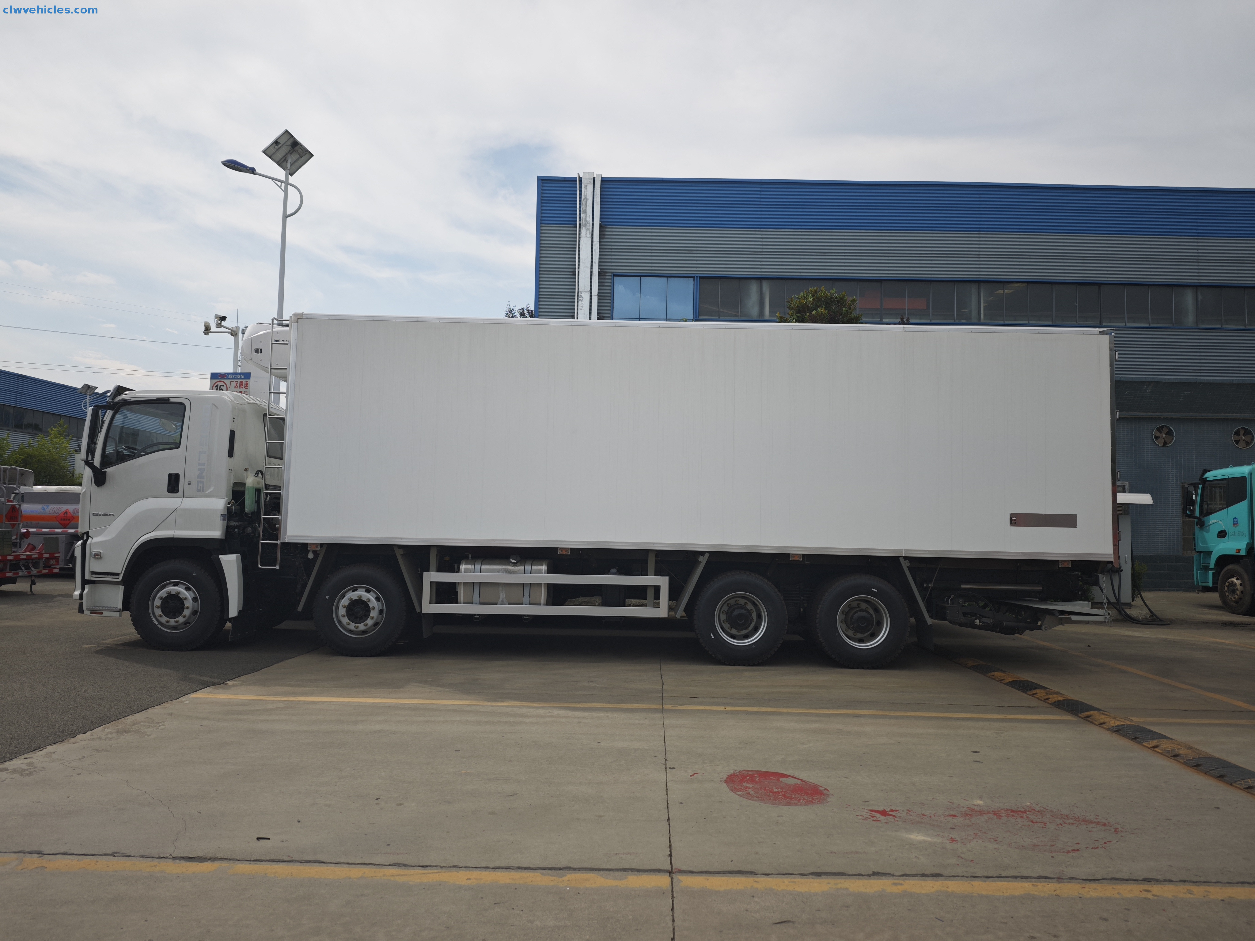 ISUZU GIGA 8x4 Refrigerated Truck