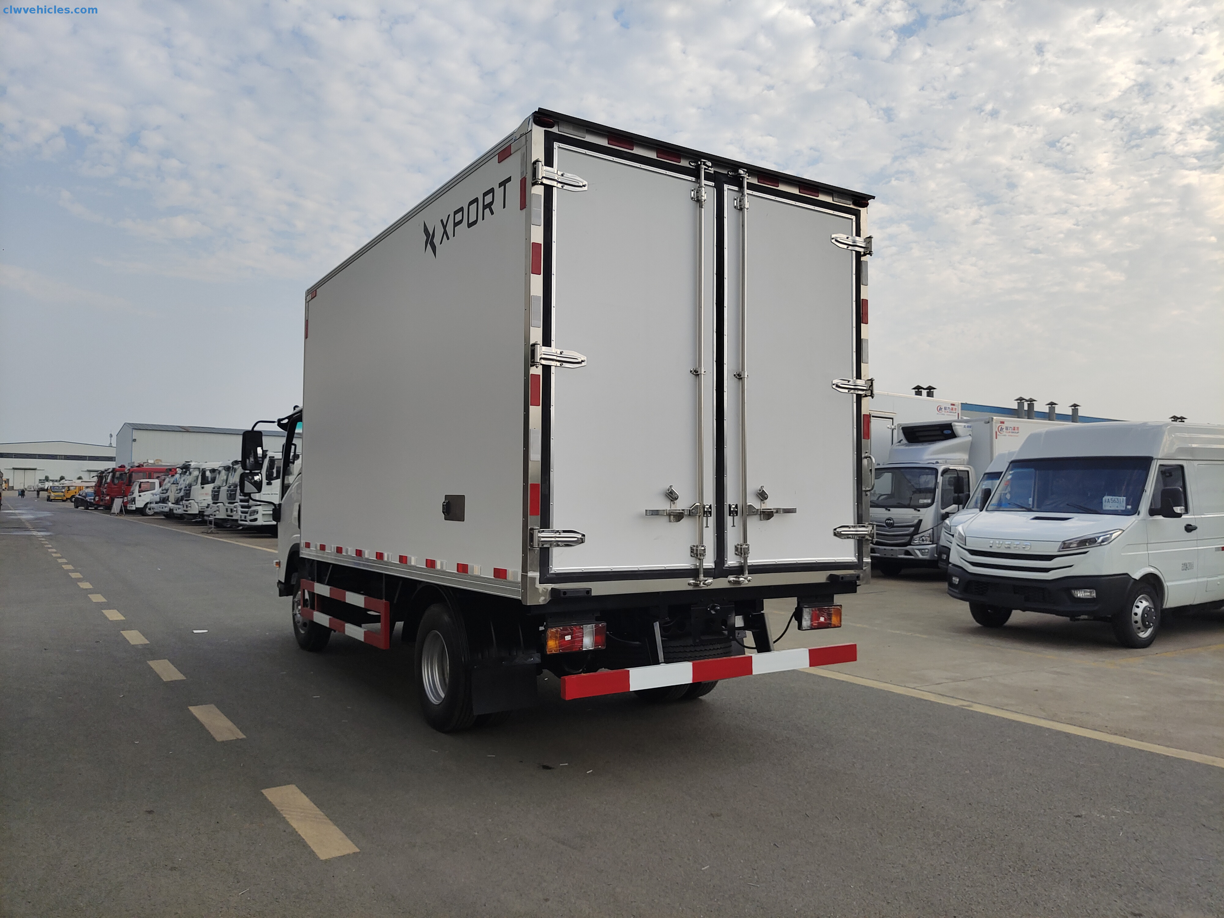 ISUZU KV100 4x2 Van Box Truck