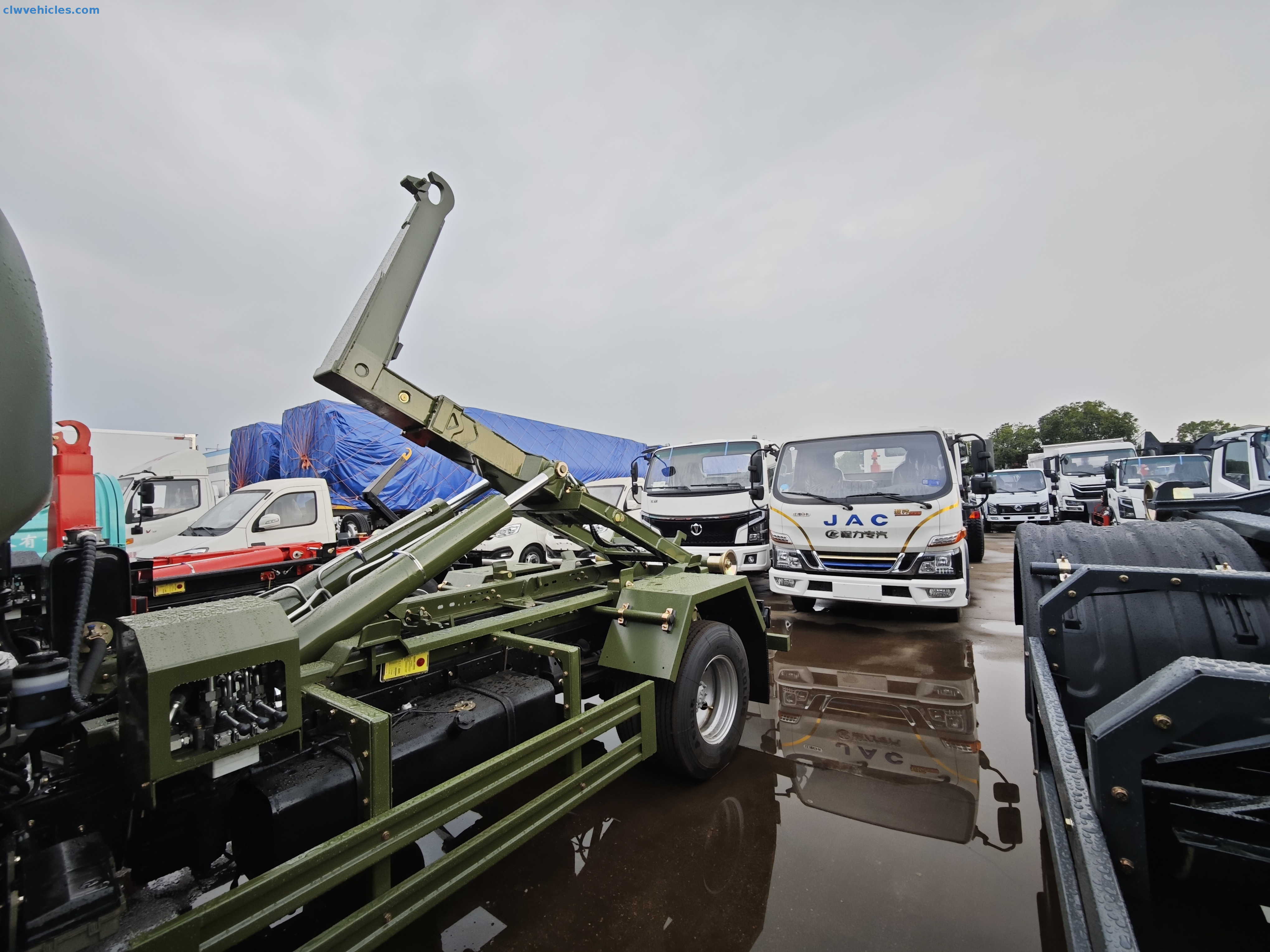 ISUZU 4x2 Hook Lift Truck