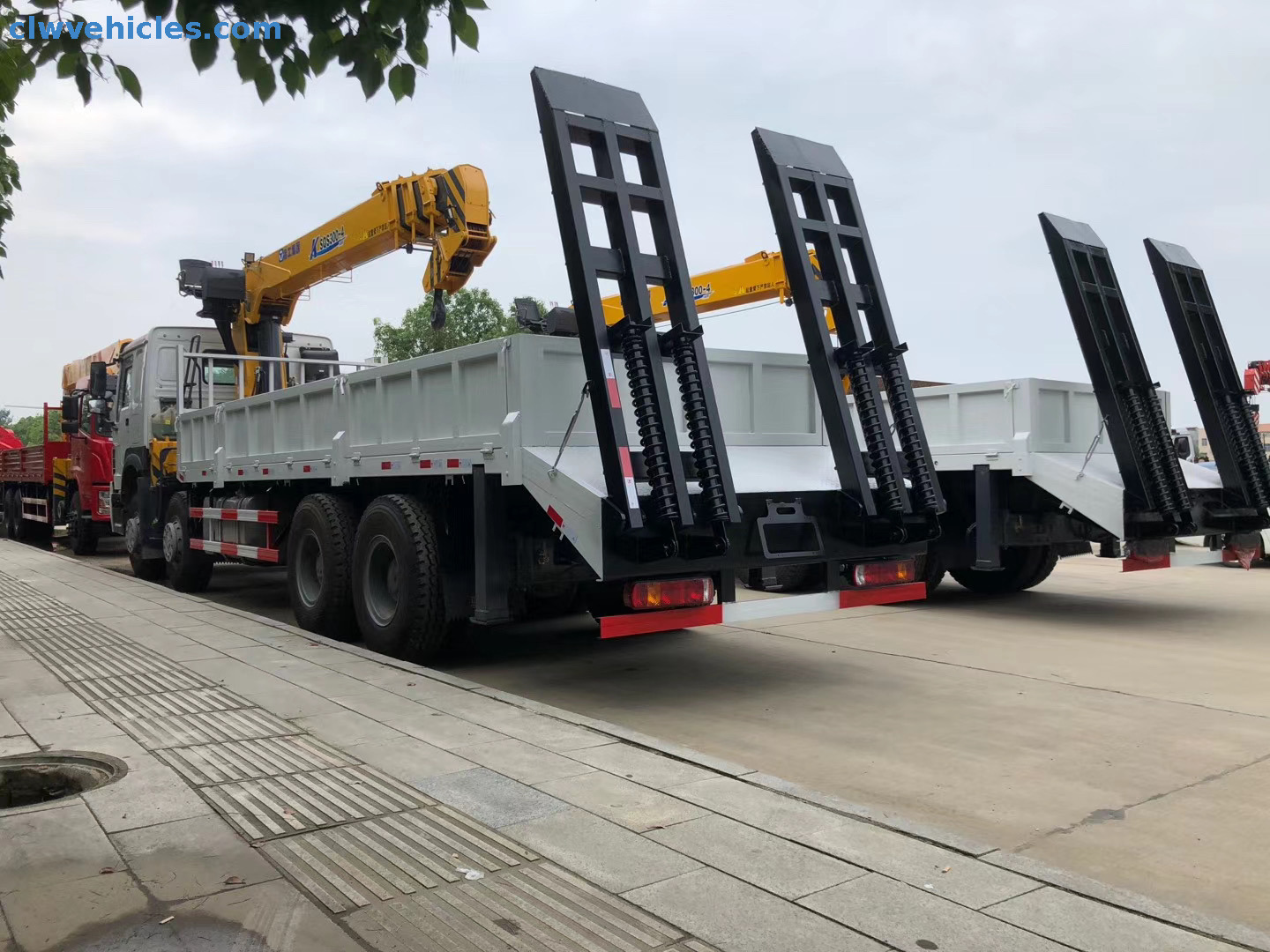 HOWO 8x4 Cargo Truck Mounted Telescopic Boom Crane