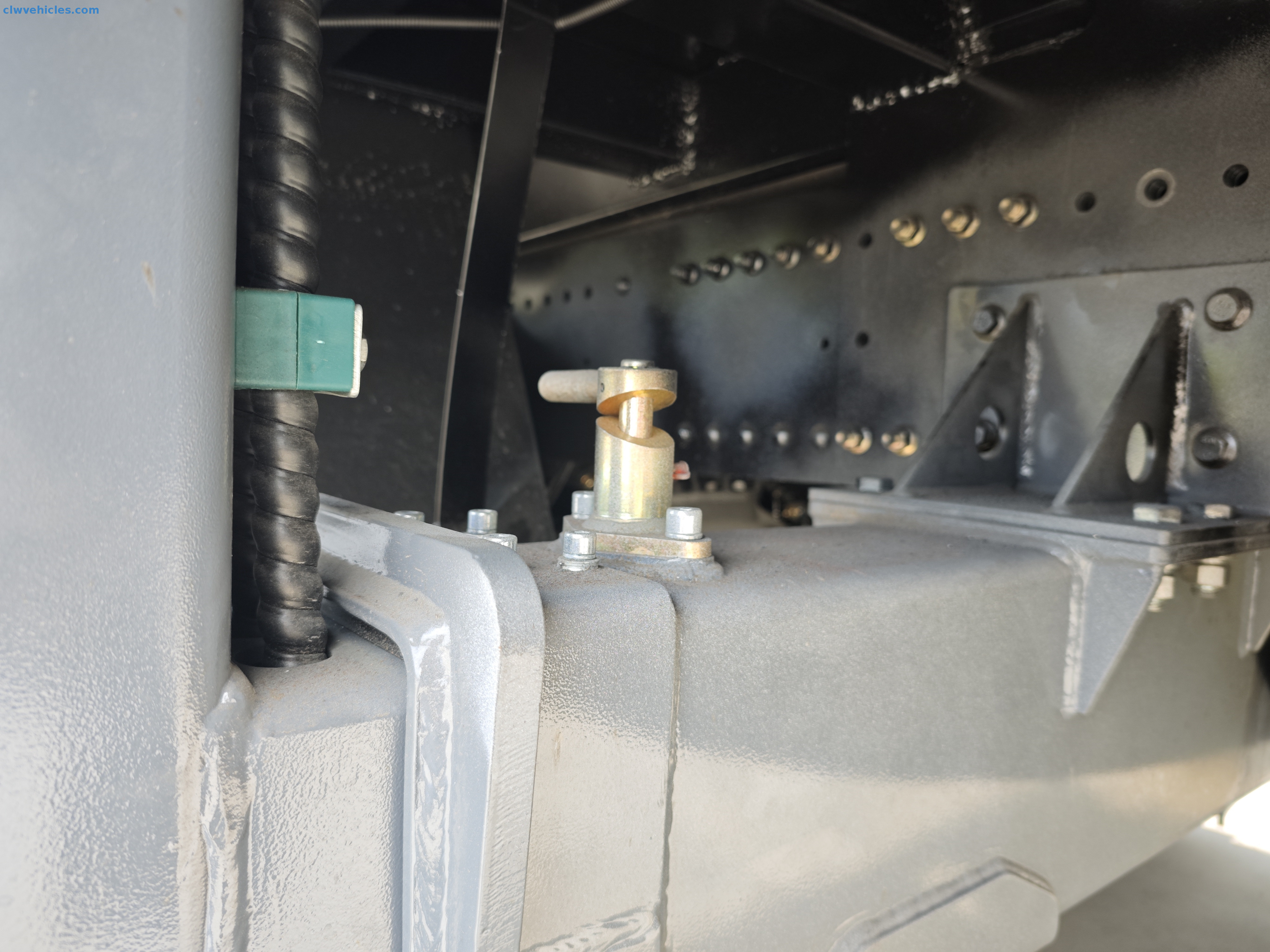 Shacman 8x4 flatbed crane truck with 16 meter hydraulic outreach