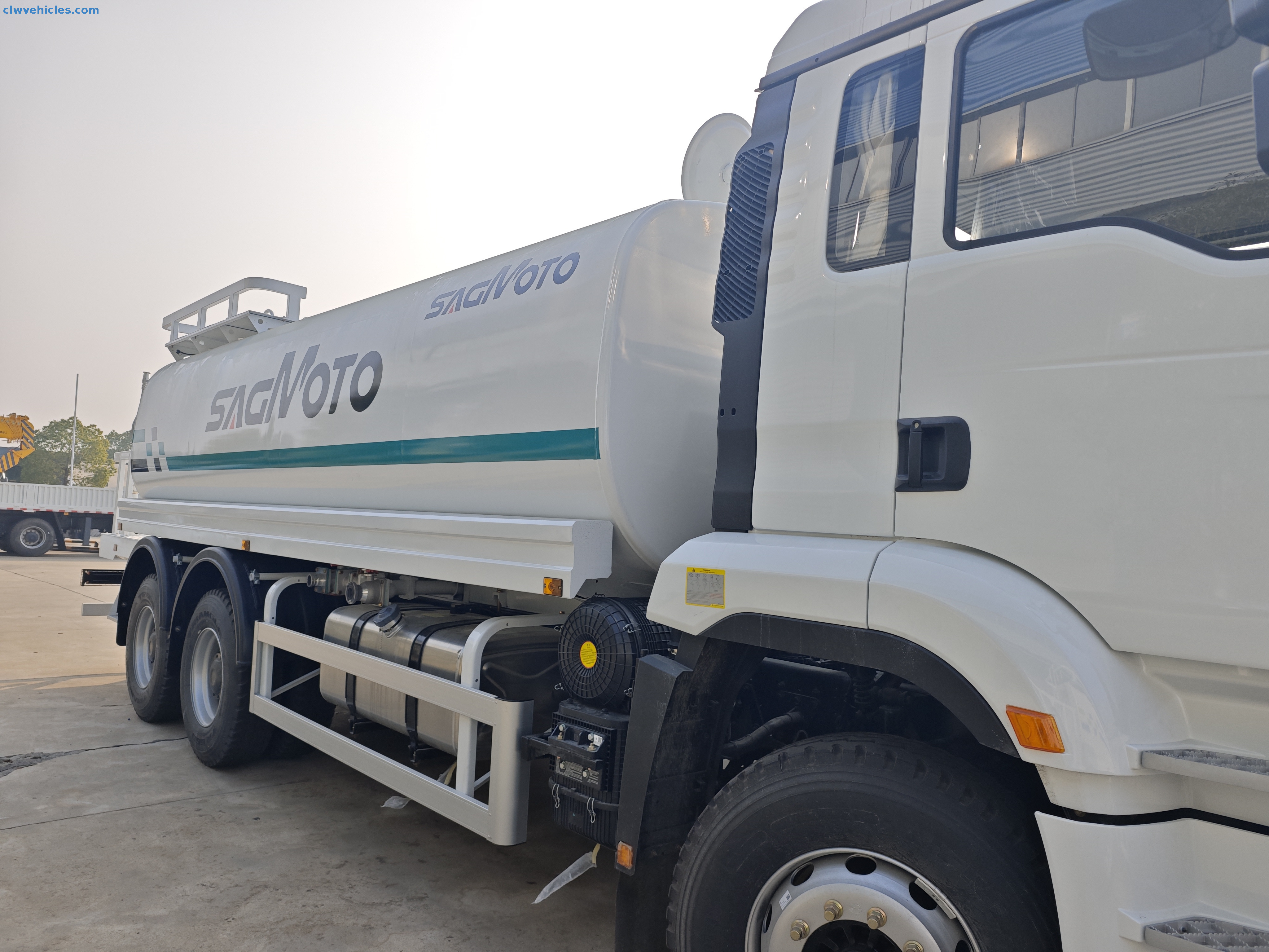 SHACMAN X3 water sprinkler truck side view with 16CBM tank