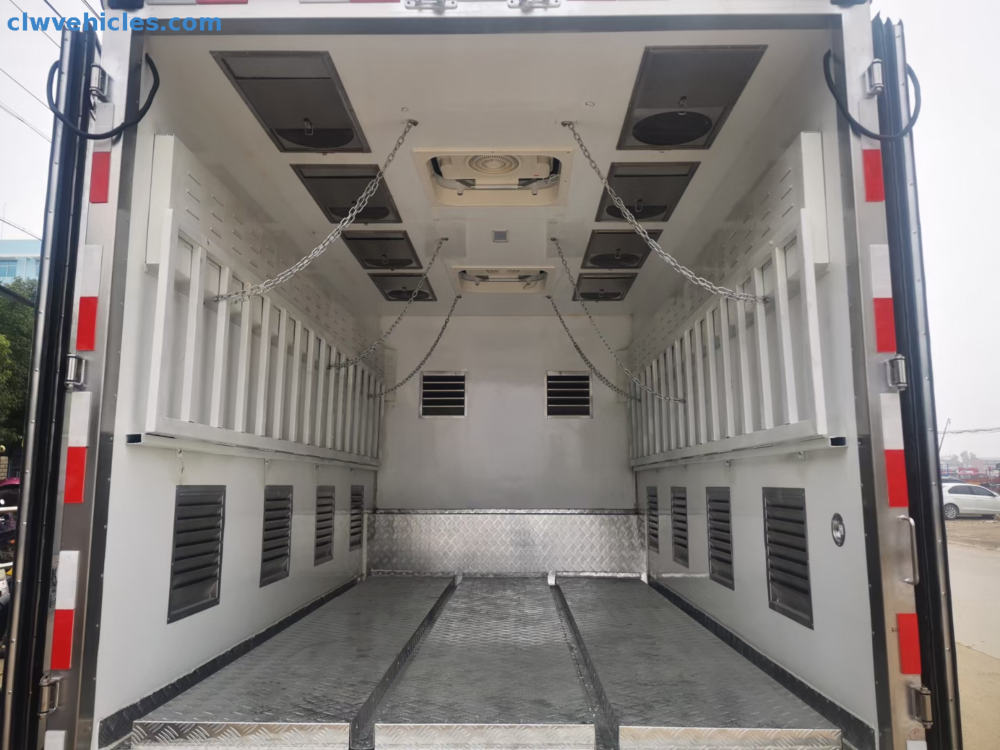 ISUZU 4x2 Baby Chick Transport Truck