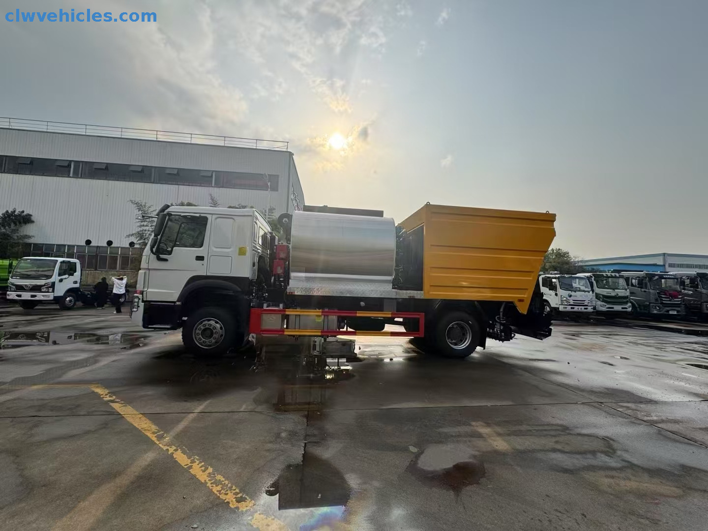 HOWO 4x2 Asphalt Synchronous Chip Sealer