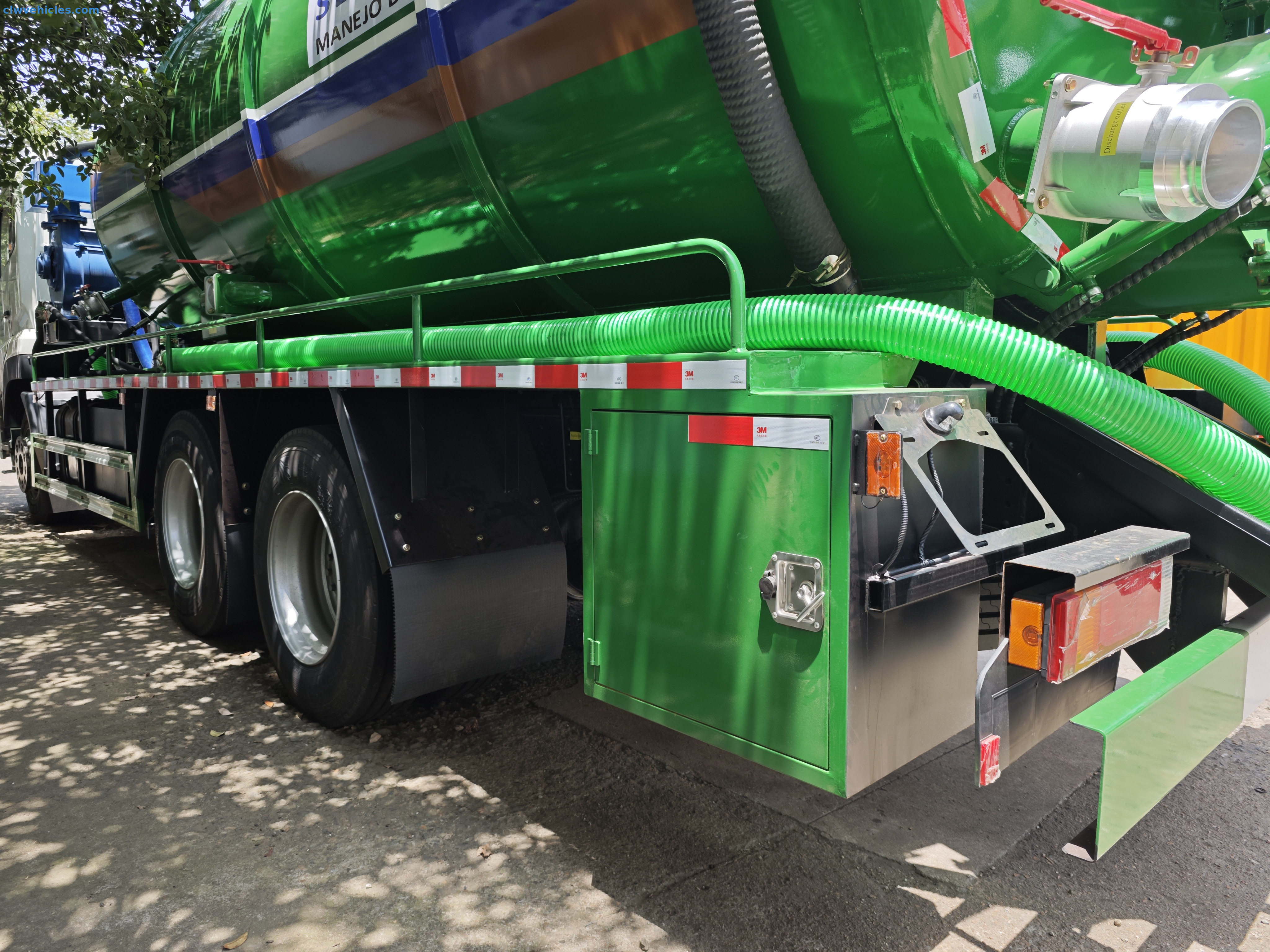 Dongfeng 6x4 Sewer Cleaning Vacuum Truck