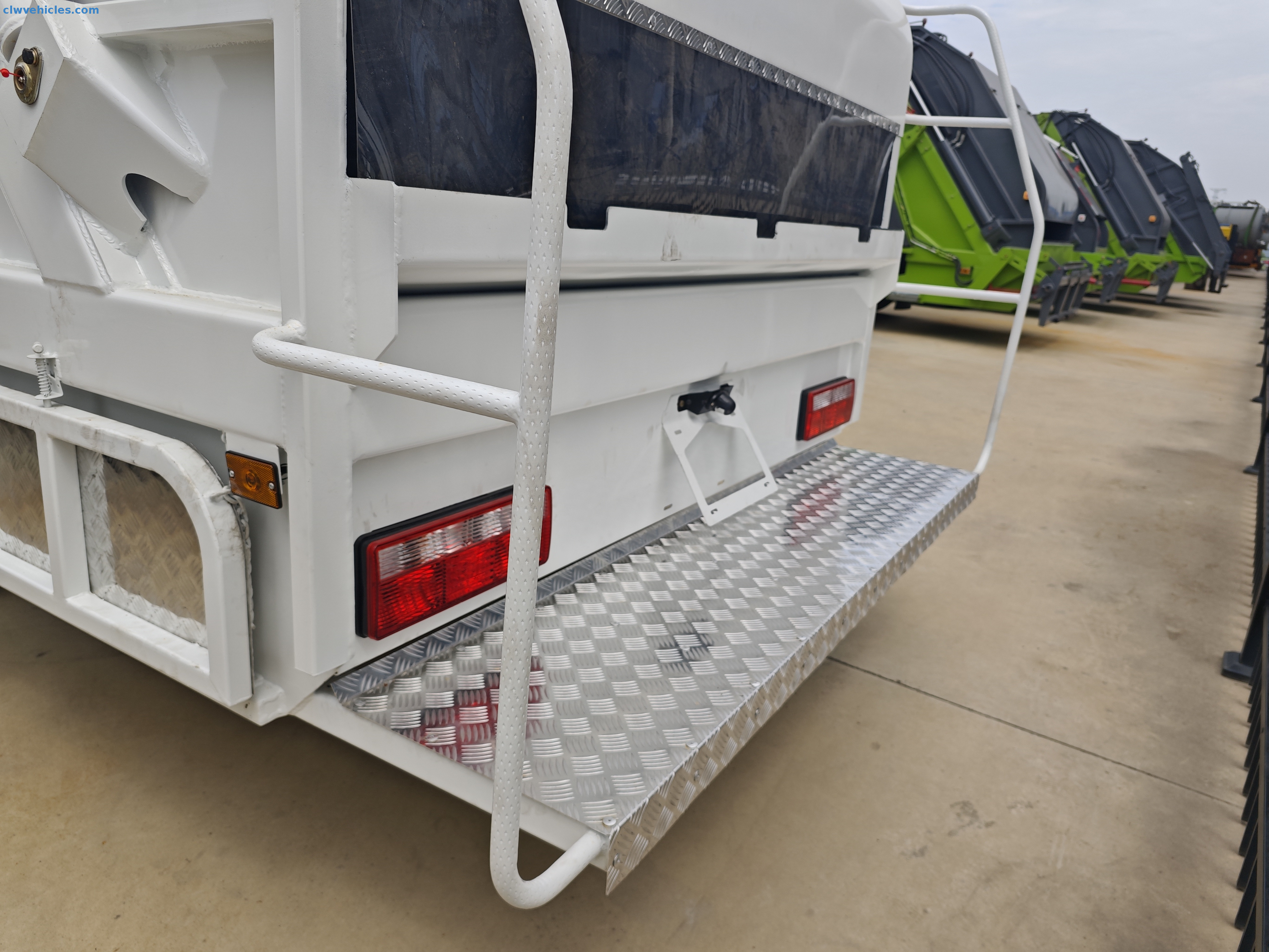Dongfeng D9 4x2 8cbm Garbage Compactor Truck