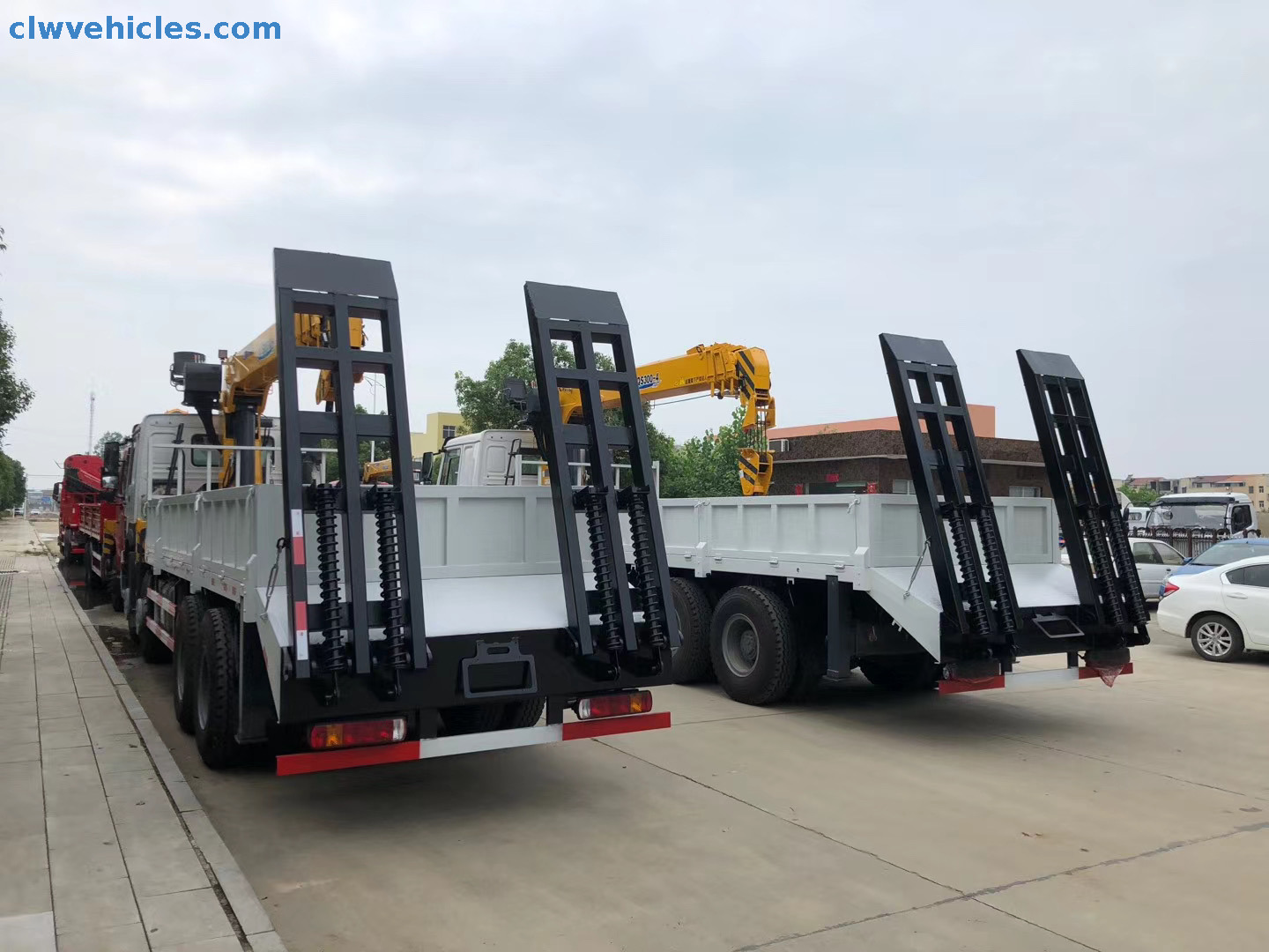 HOWO 8x4 Cargo Truck Mounted Telescopic Boom Crane