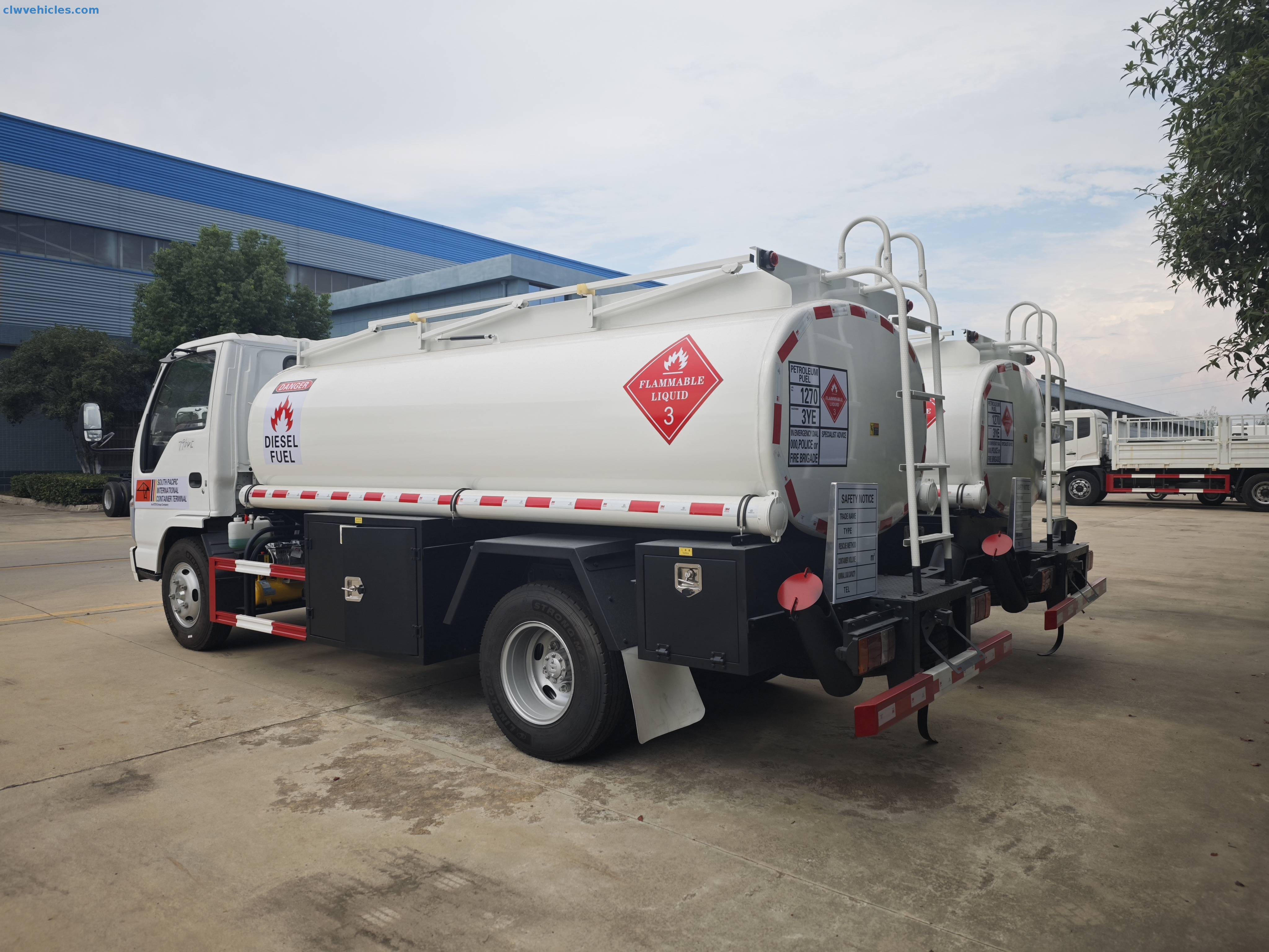 ISUZU 100P fuel delivery truck with carbon steel oil tank