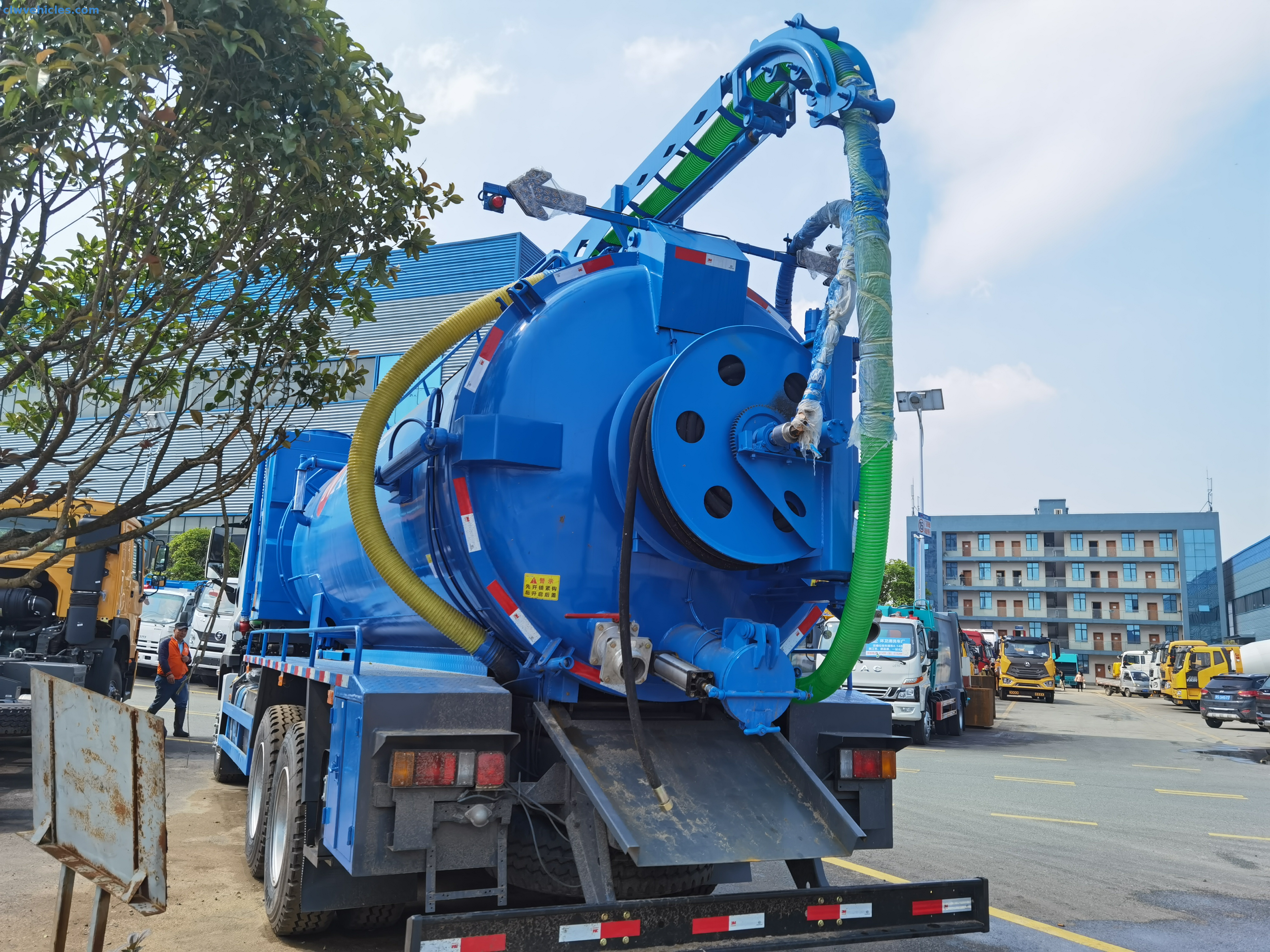 ISUZU GIGA 6x4 9.3cbm Cleaning Sewage Suction Truck