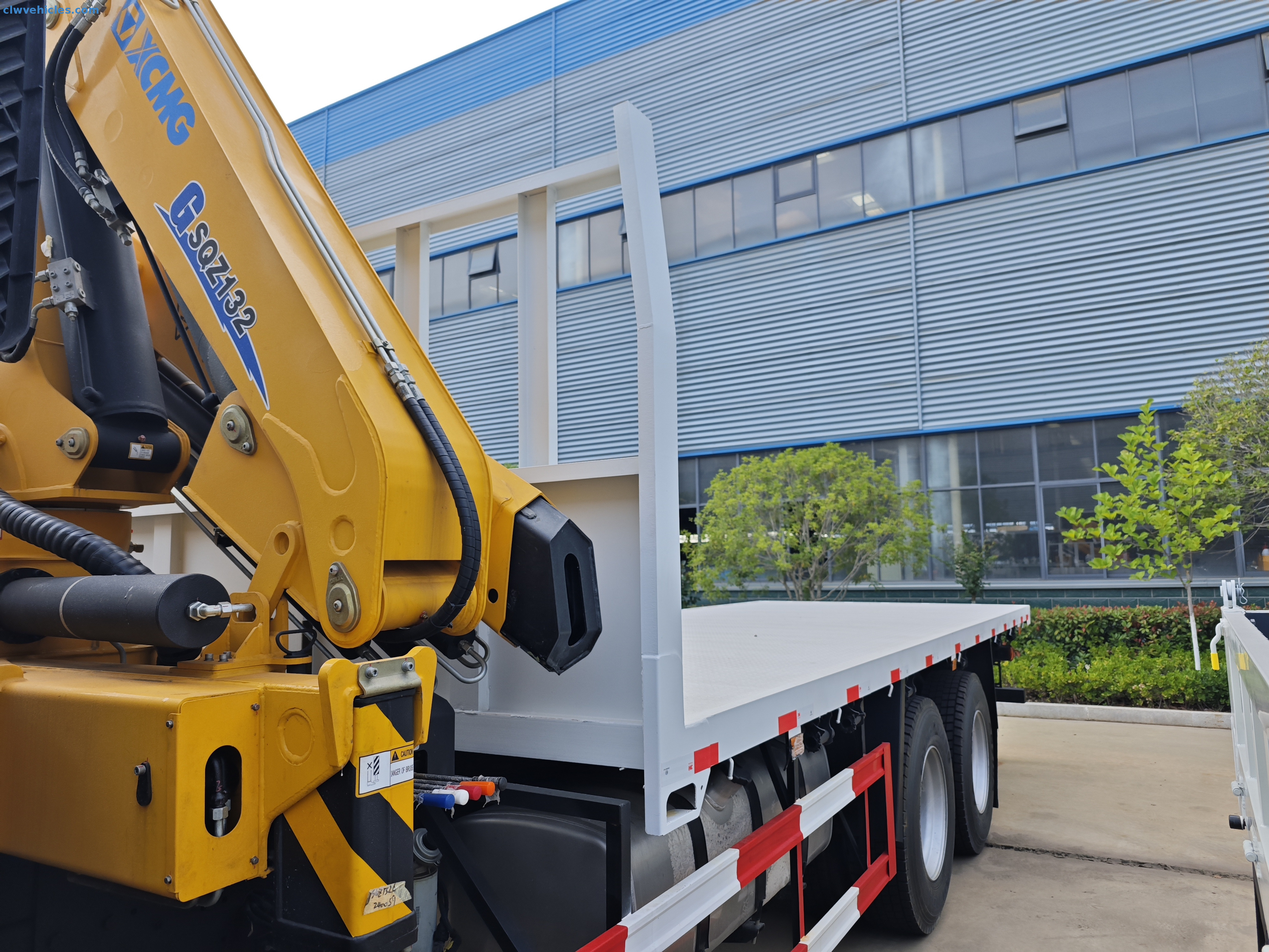 FAW JH6 6x4 Flatbed Truck with Knuckle Boom Crane