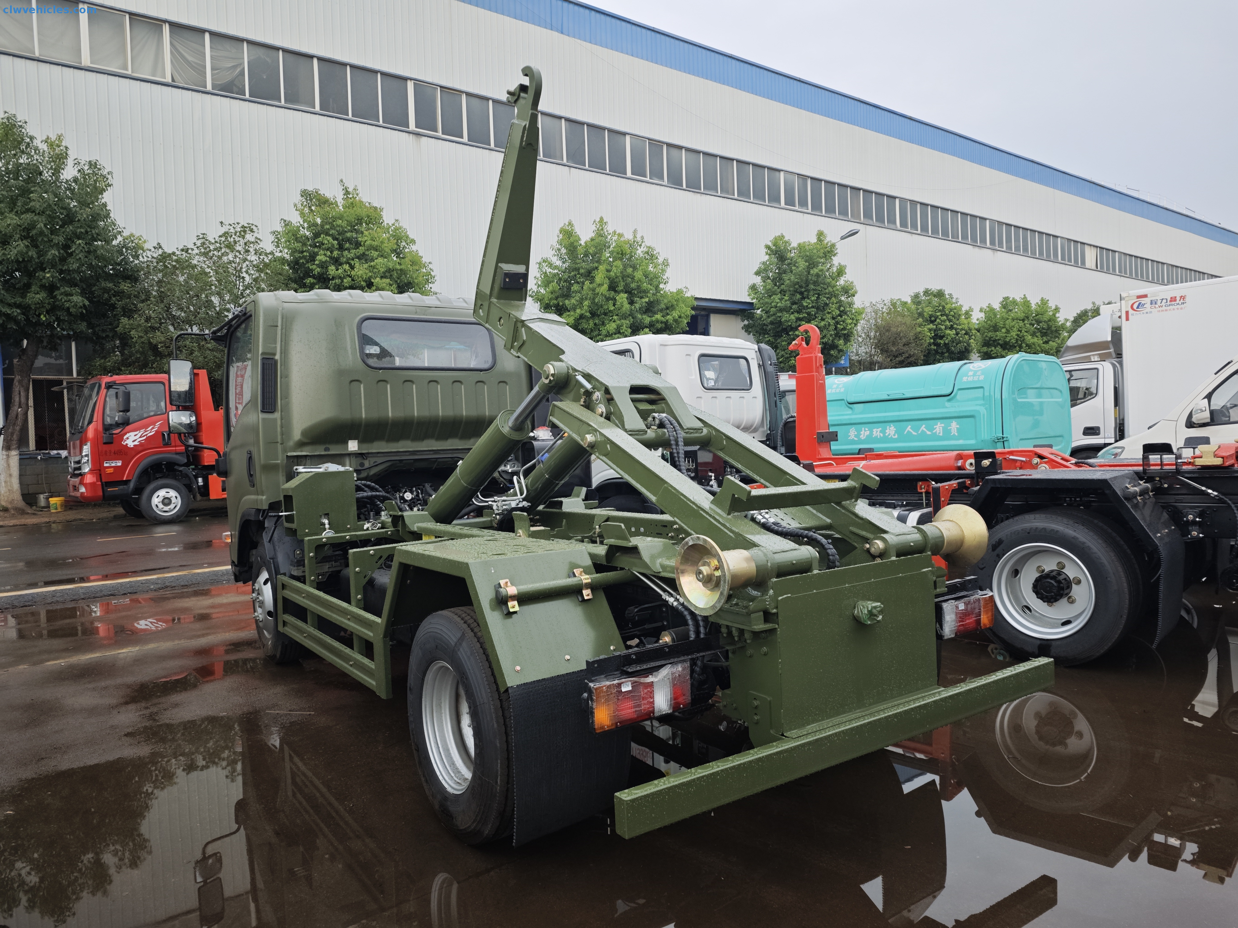 ISUZU 4x2 Hook Lift Truck