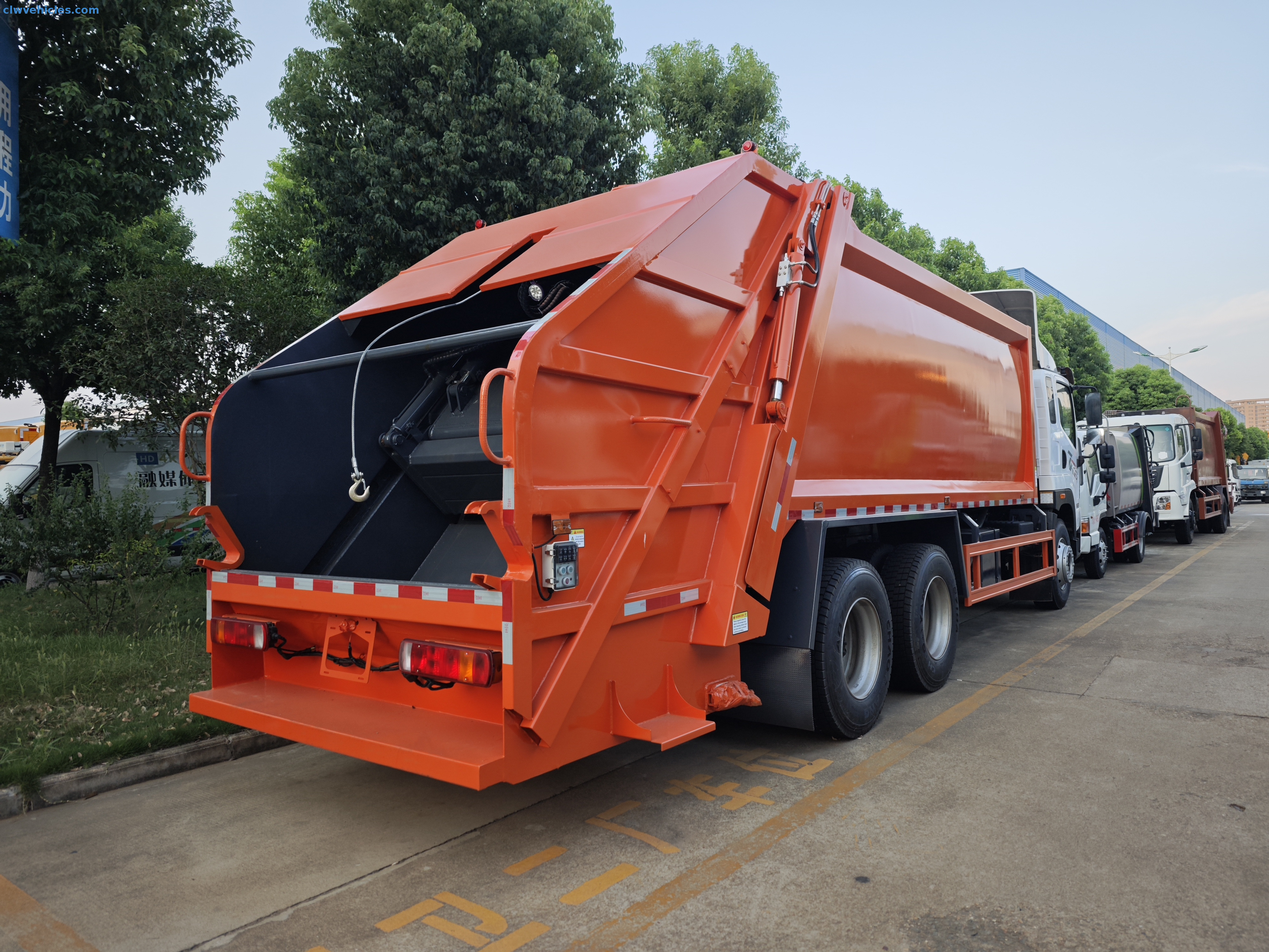 FAW 6x4 20cbm garbage compactor truck with rear winch
