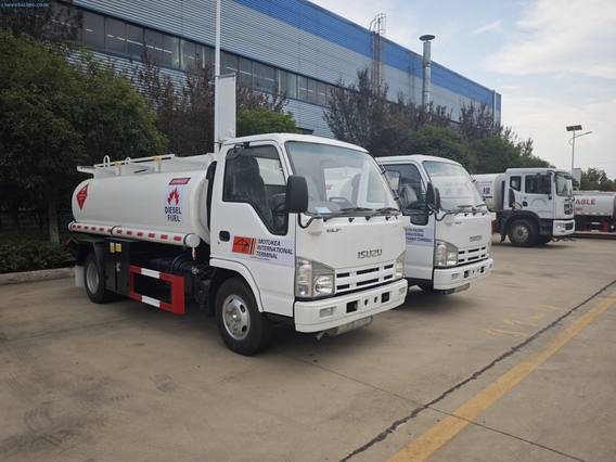 ISUZU 4x2 5cbm Oil Tanker Truck