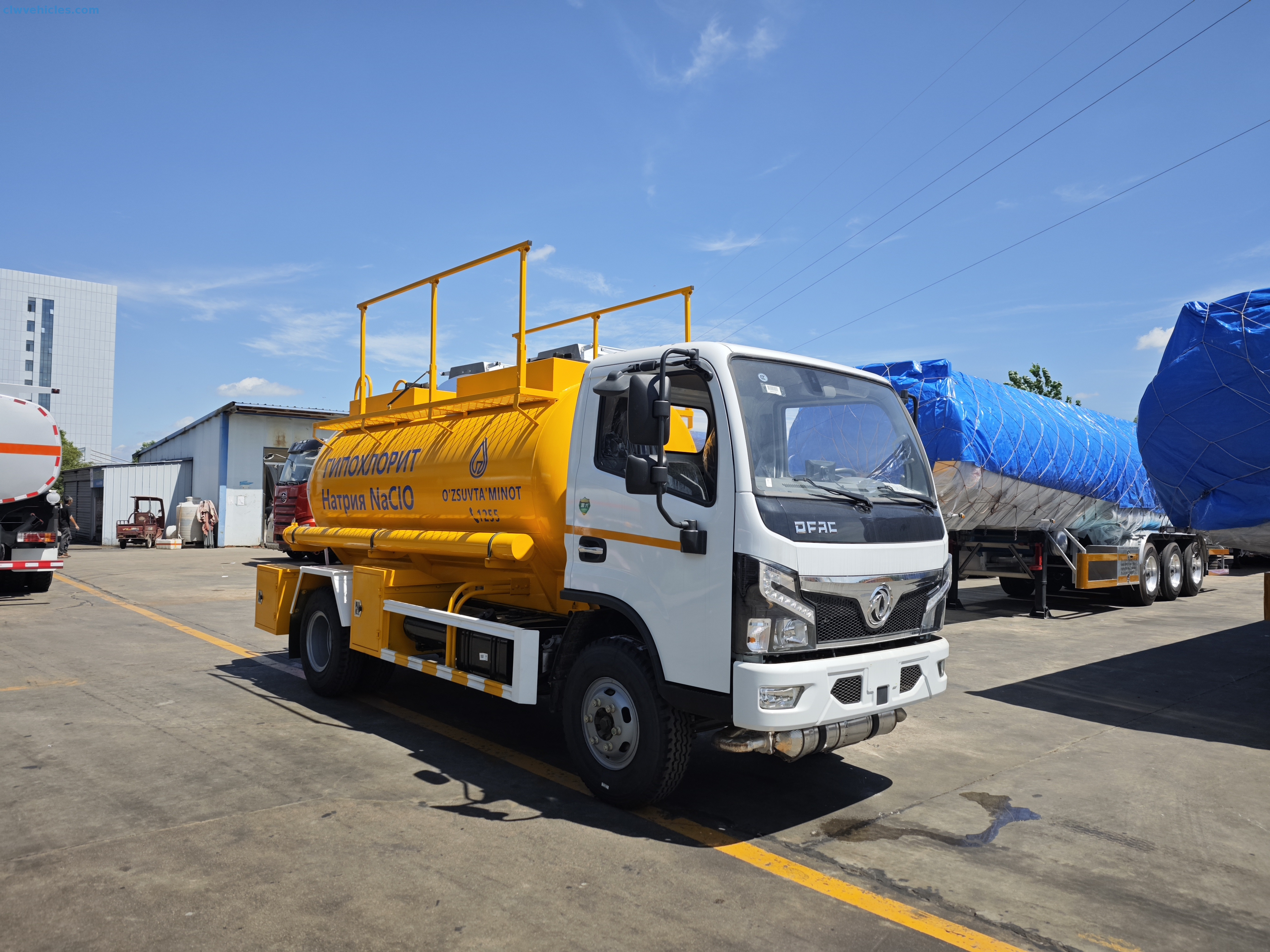 Dongfeng 4x2 4cbm Oil Tanker Truck