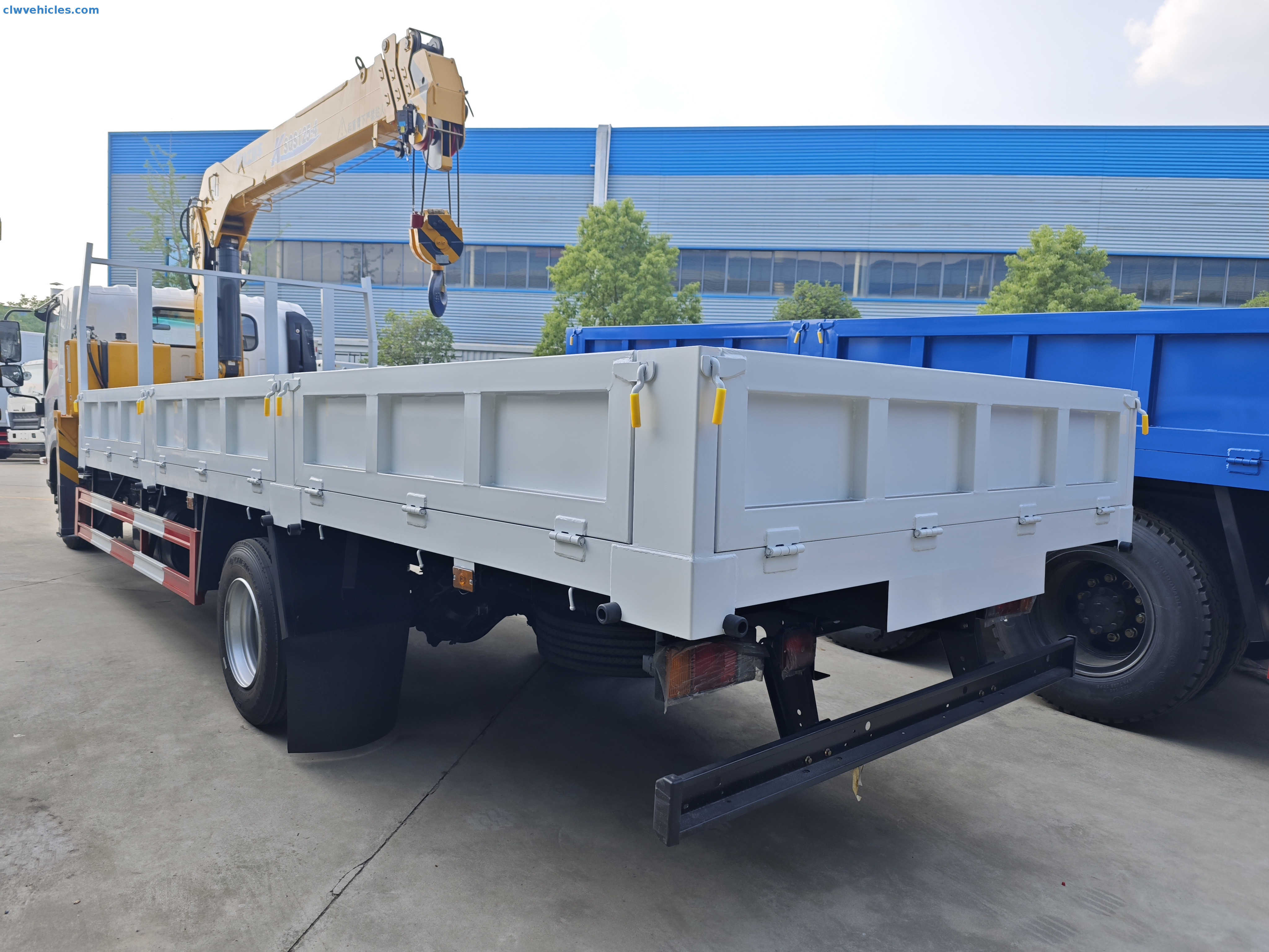 ISUZU 4x2 XCMG 5Ton Telescopic Boom Truck Mounted Crane