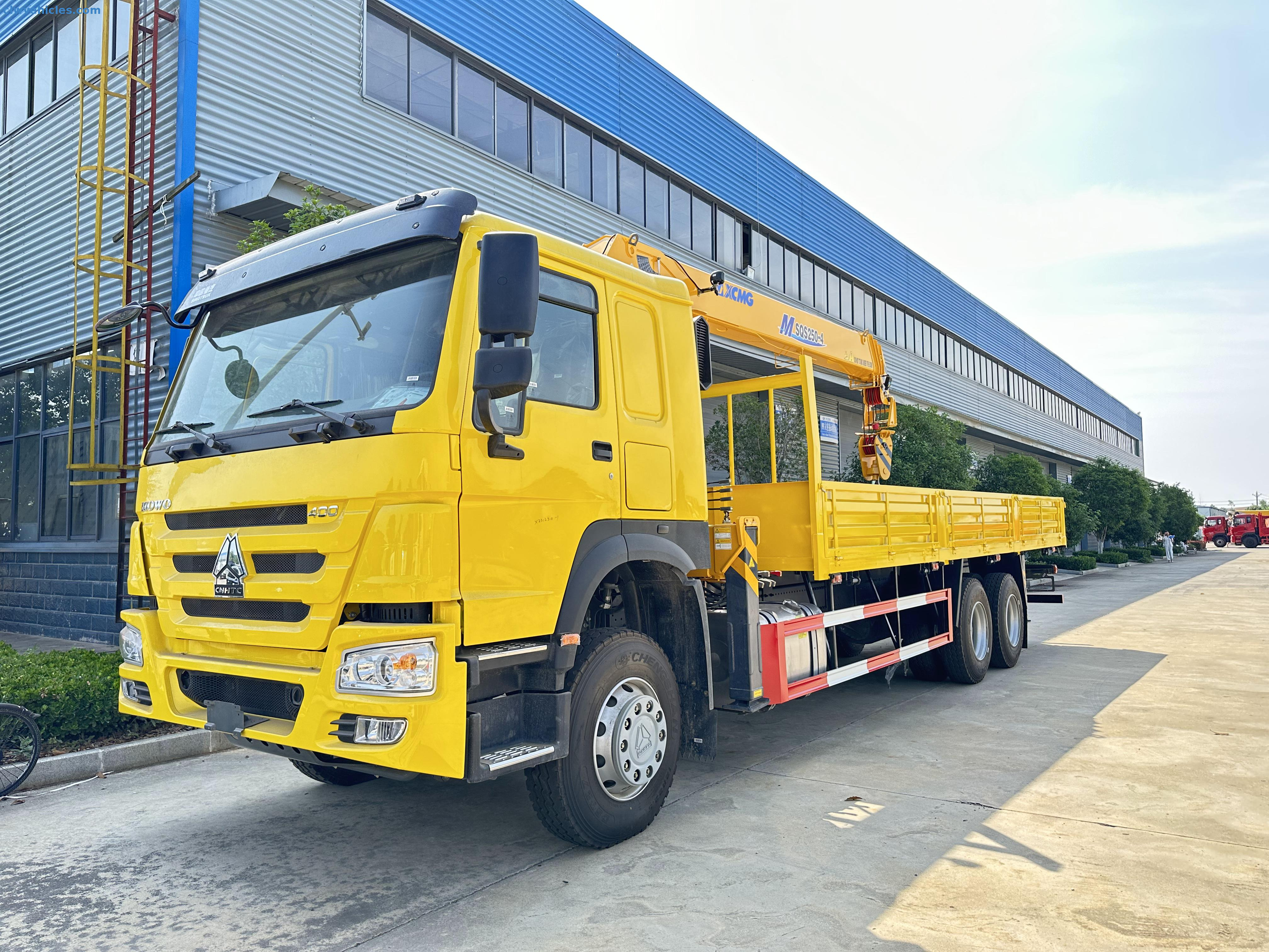 HOWO 6x4 Cargo Truck Mounted Telescopic Boom Crane