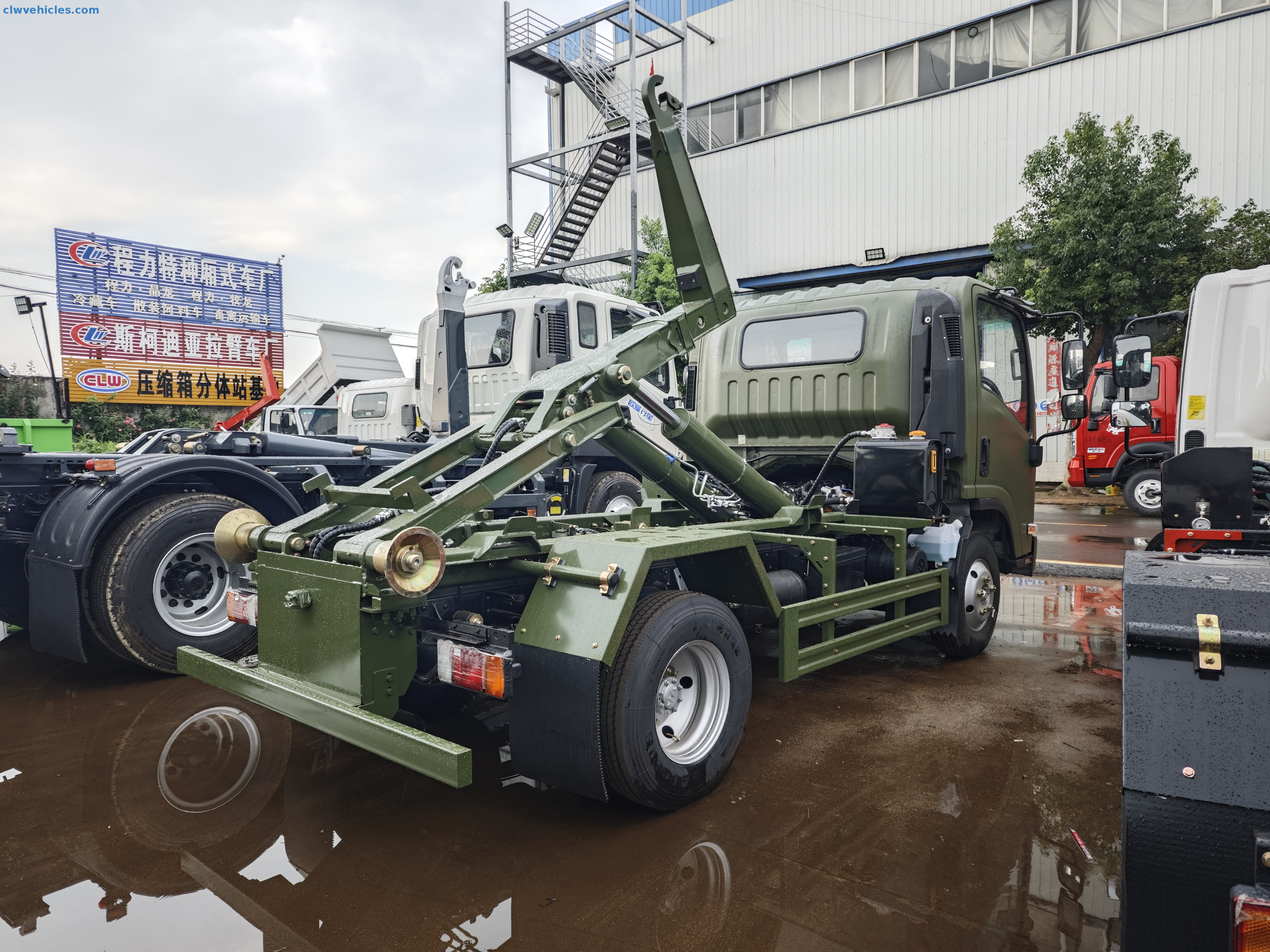 ISUZU 4x2 Hook Lift Truck
