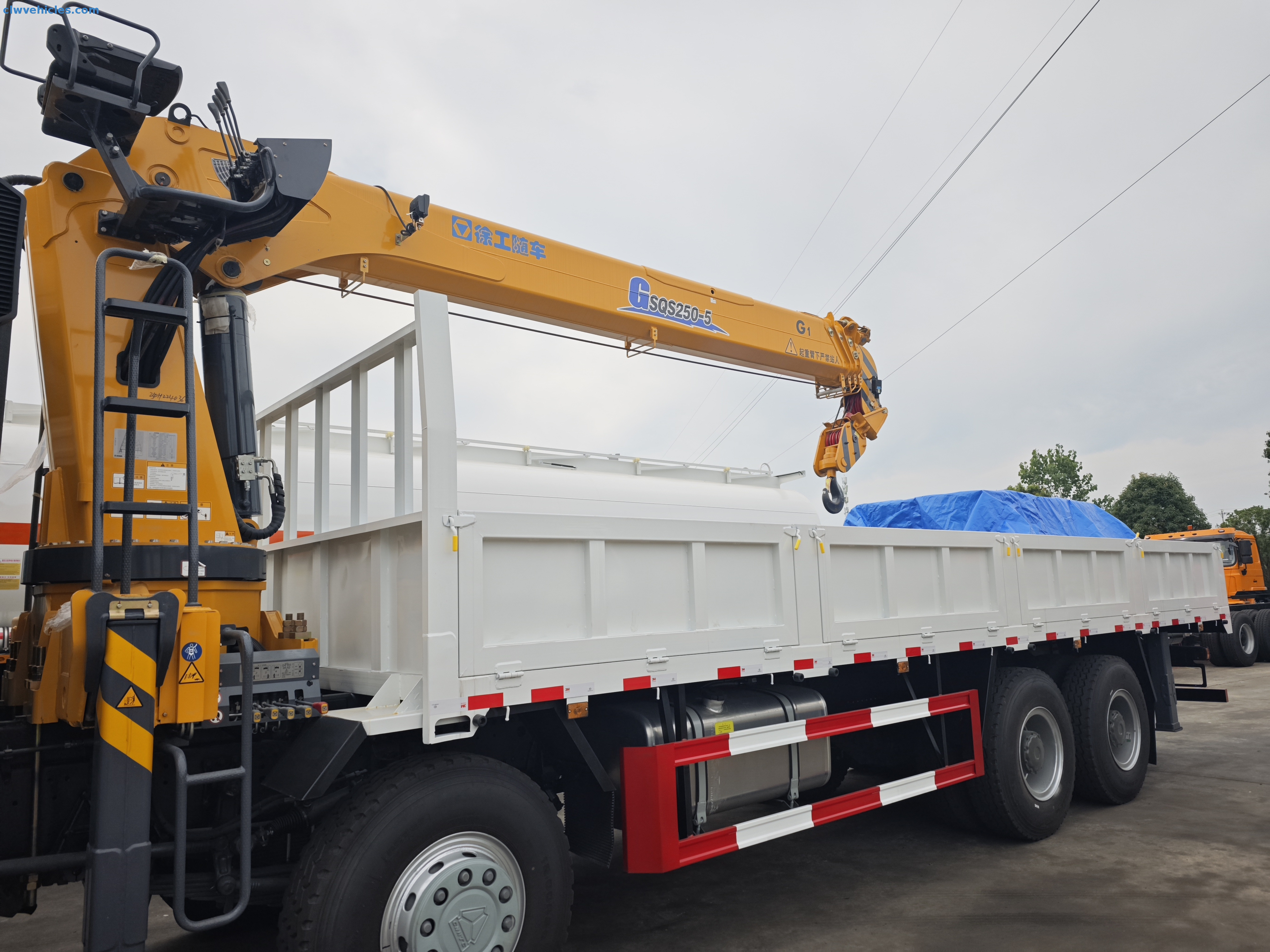 HOWO 8x4 Cargo Truck Mounted Crane