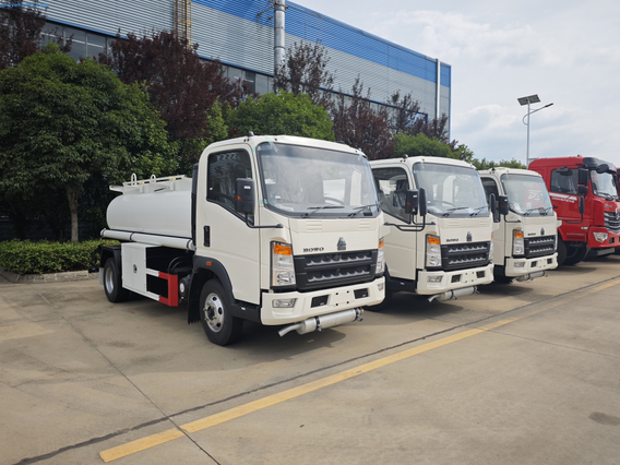 HOWO 4x2 5cbm Oil Tank Truck