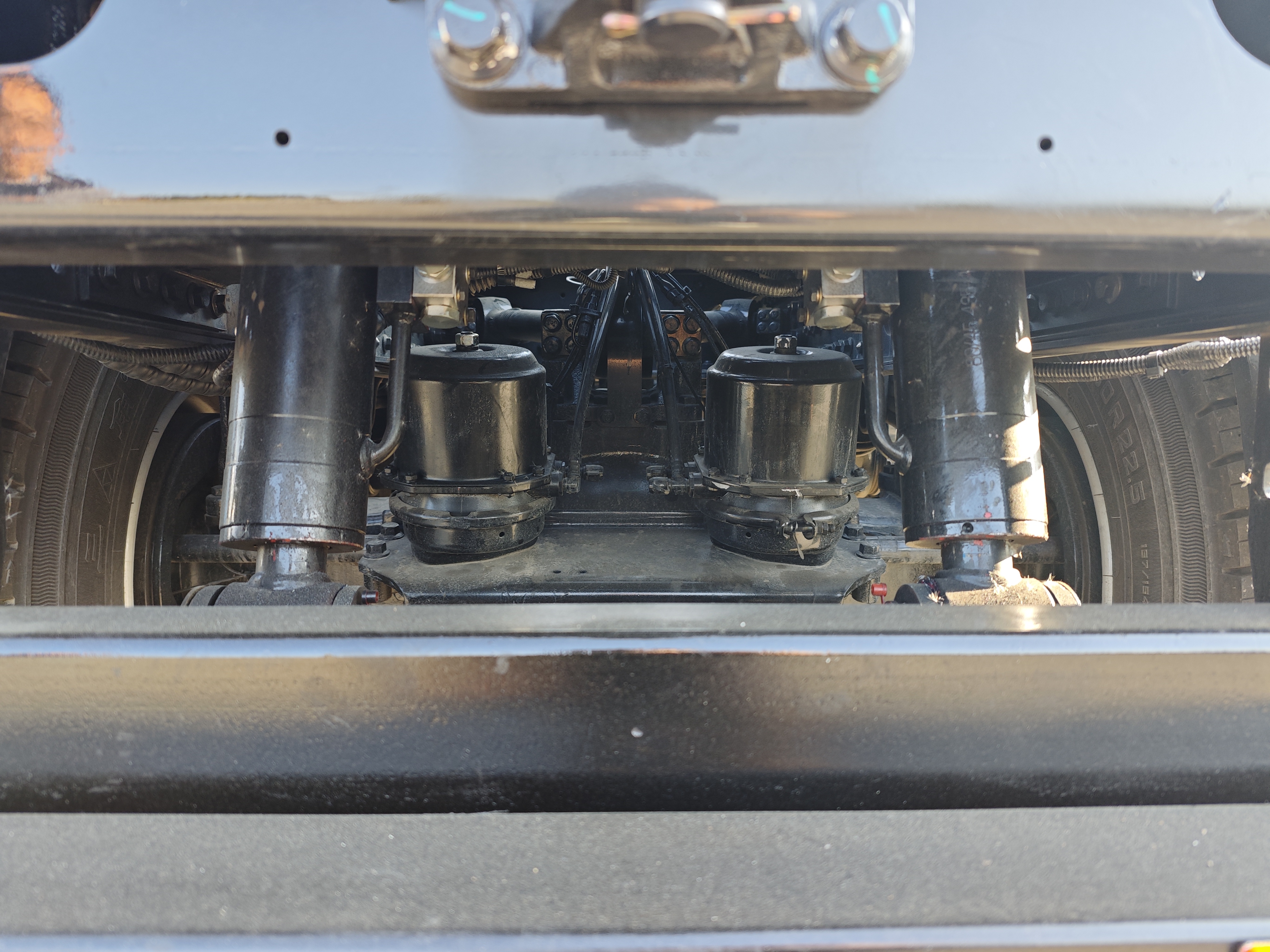 FAW JH6 6x4 Hook Arm Garbage Truck 12