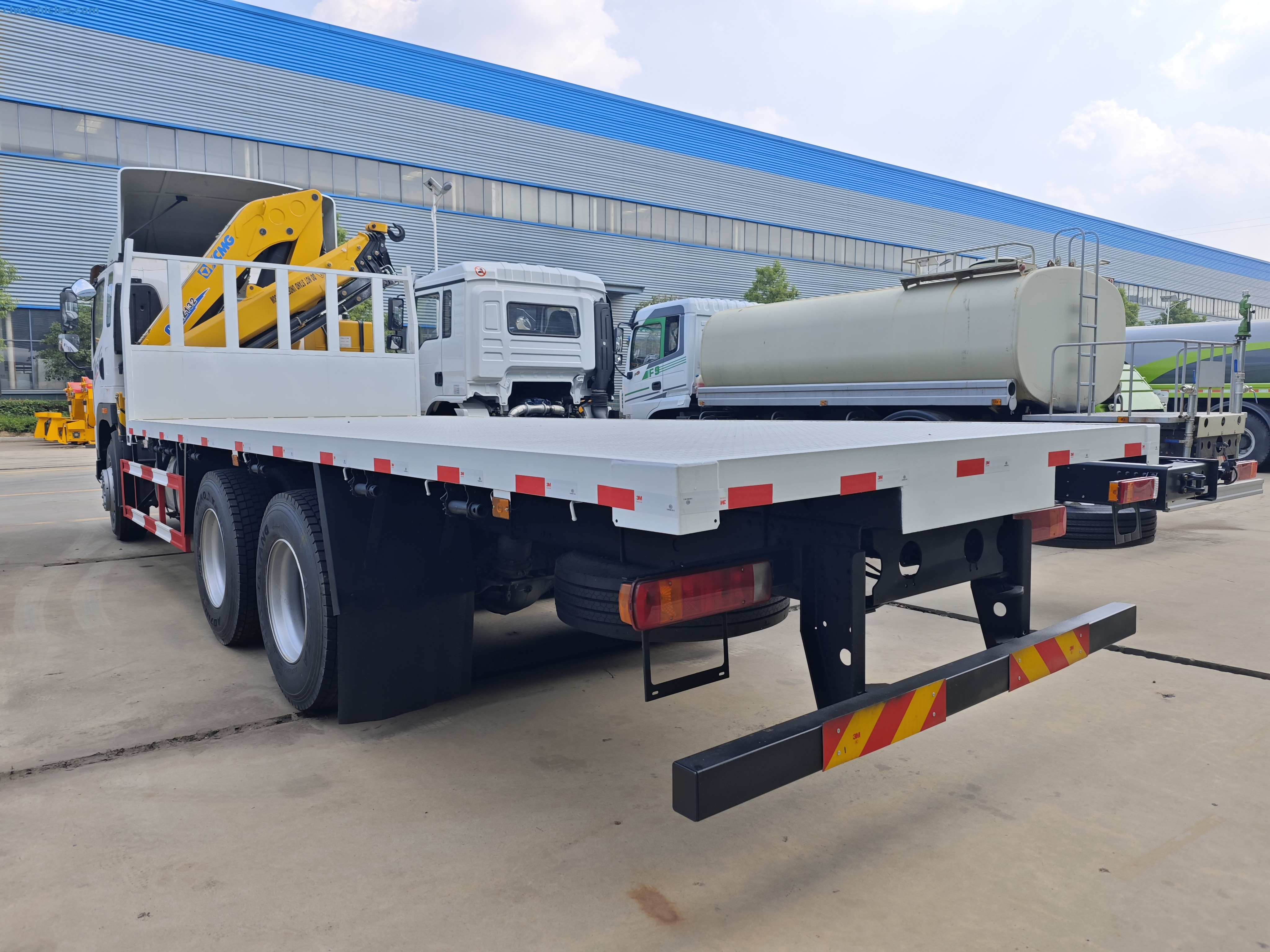 FAW JH6 6x4 Flatbed Truck with Knuckle Boom Crane