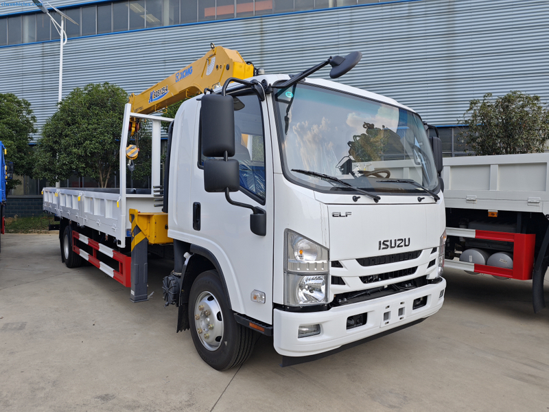 ISUZU 4x2 XCMG 5Ton Telescopic Boom Truck Mounted Crane