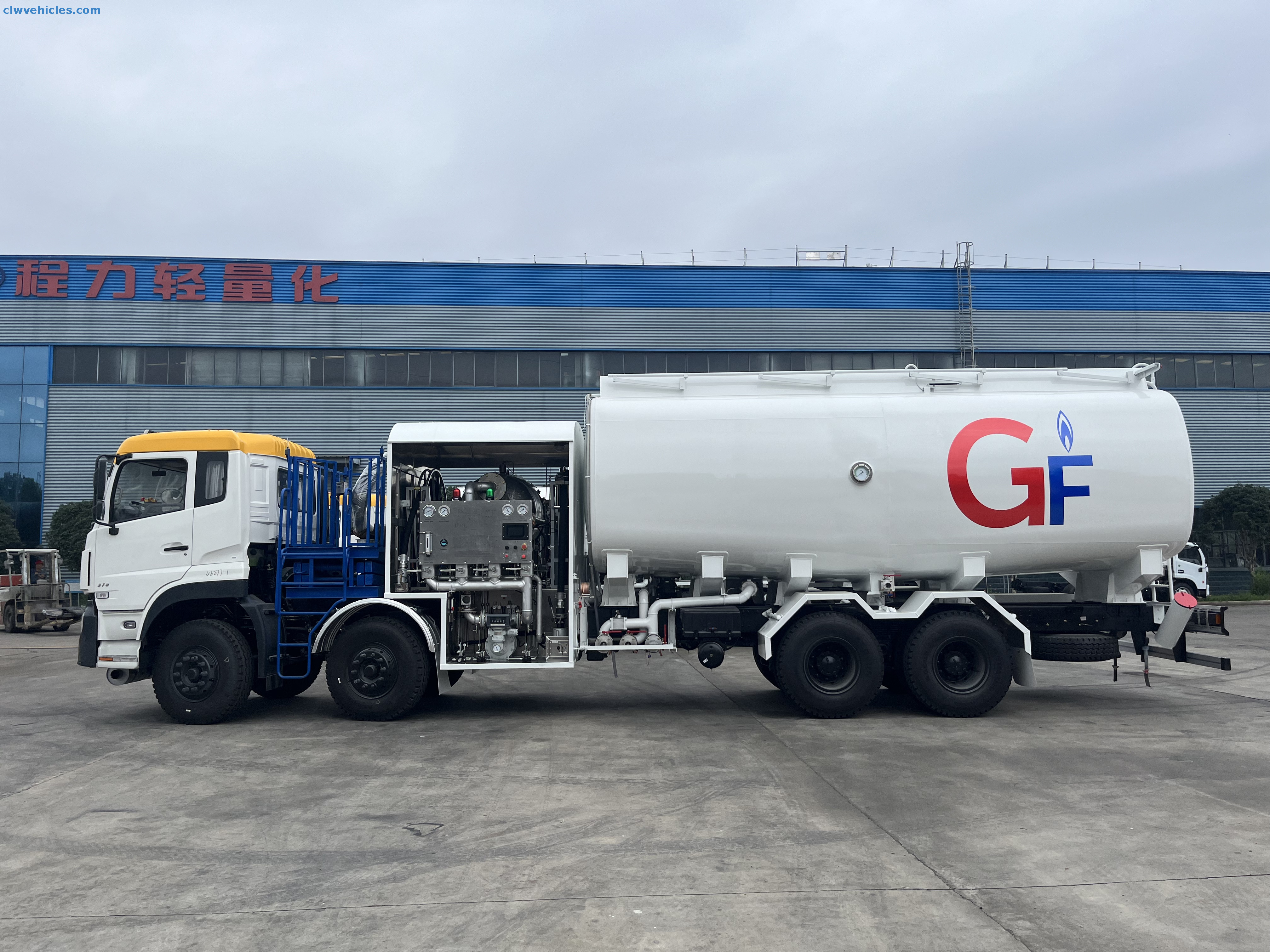 Dongfeng 8x4 30cbm Aircraft Pressure Refueling Truck 