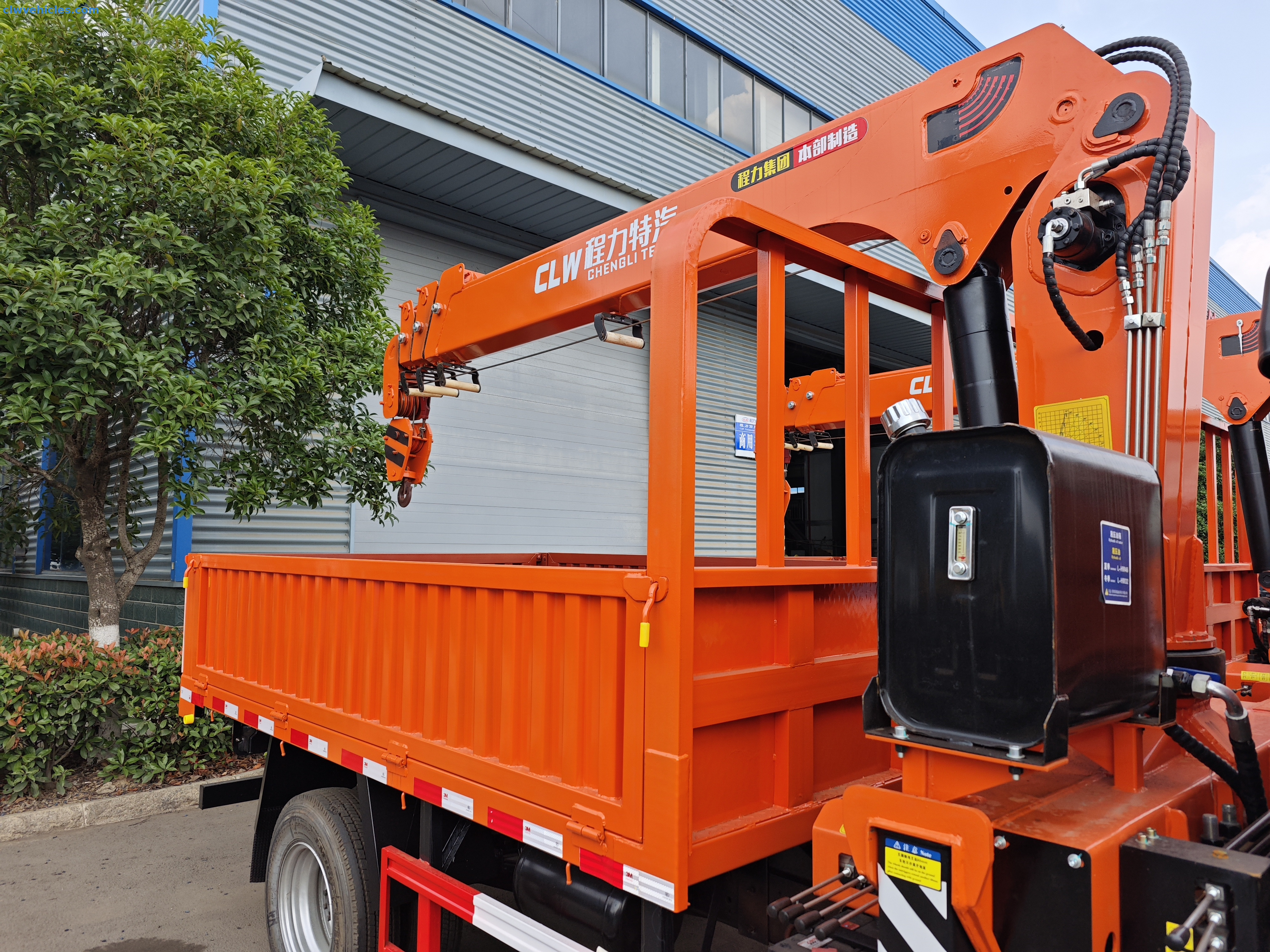 CLW Group 4x2 6.3tons Straight-Arm Crane Truck