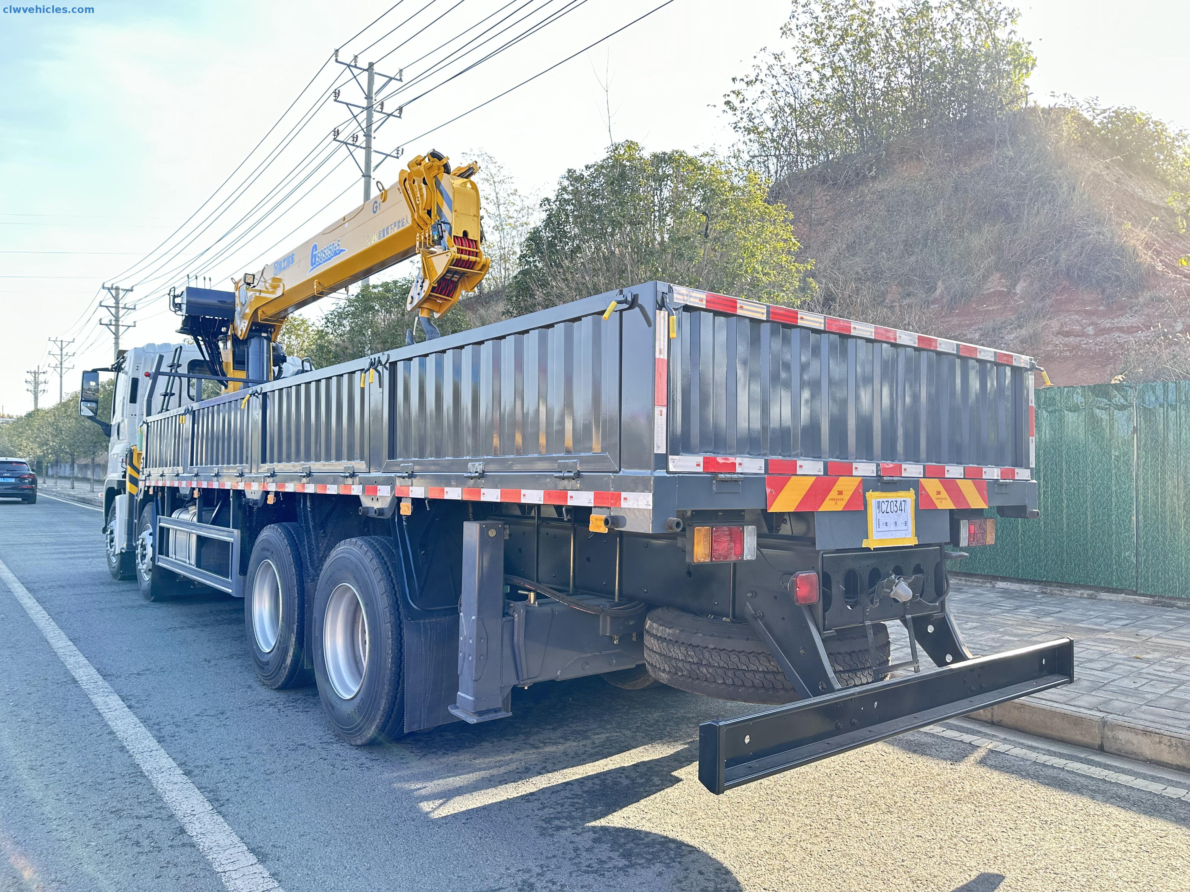 ISUZU GIGA 8x4 Cargo Truck Mounted Telescopic Boom Crane