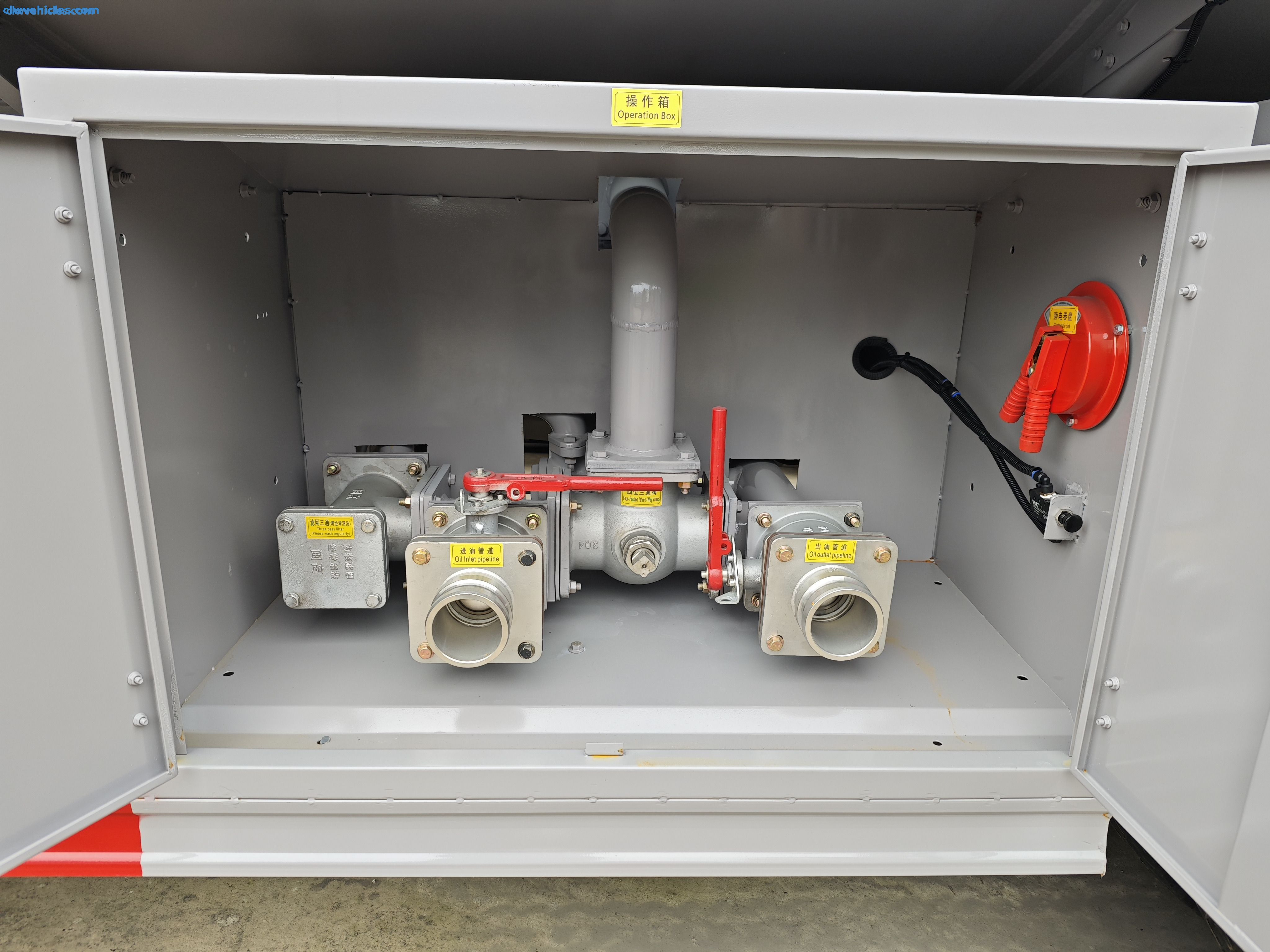 CLW Howo 20,000L fuel tanker truck with bottom loading system