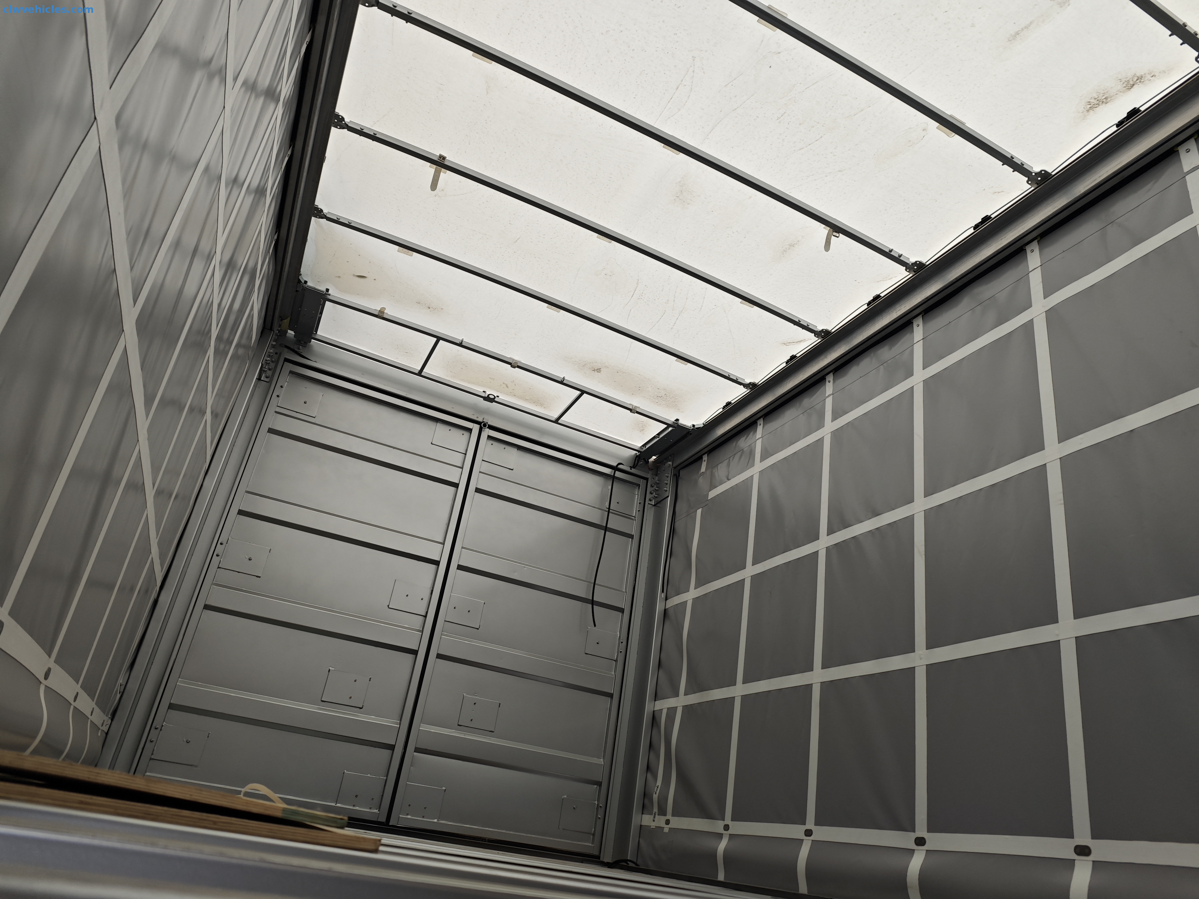 ISUZU 4x2 Curtain Side Truck