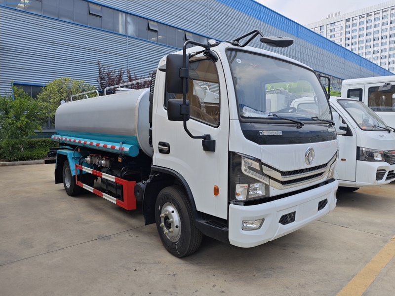 DongFeng 4*2 8cbm Water Transport Water Sprinkler Truck