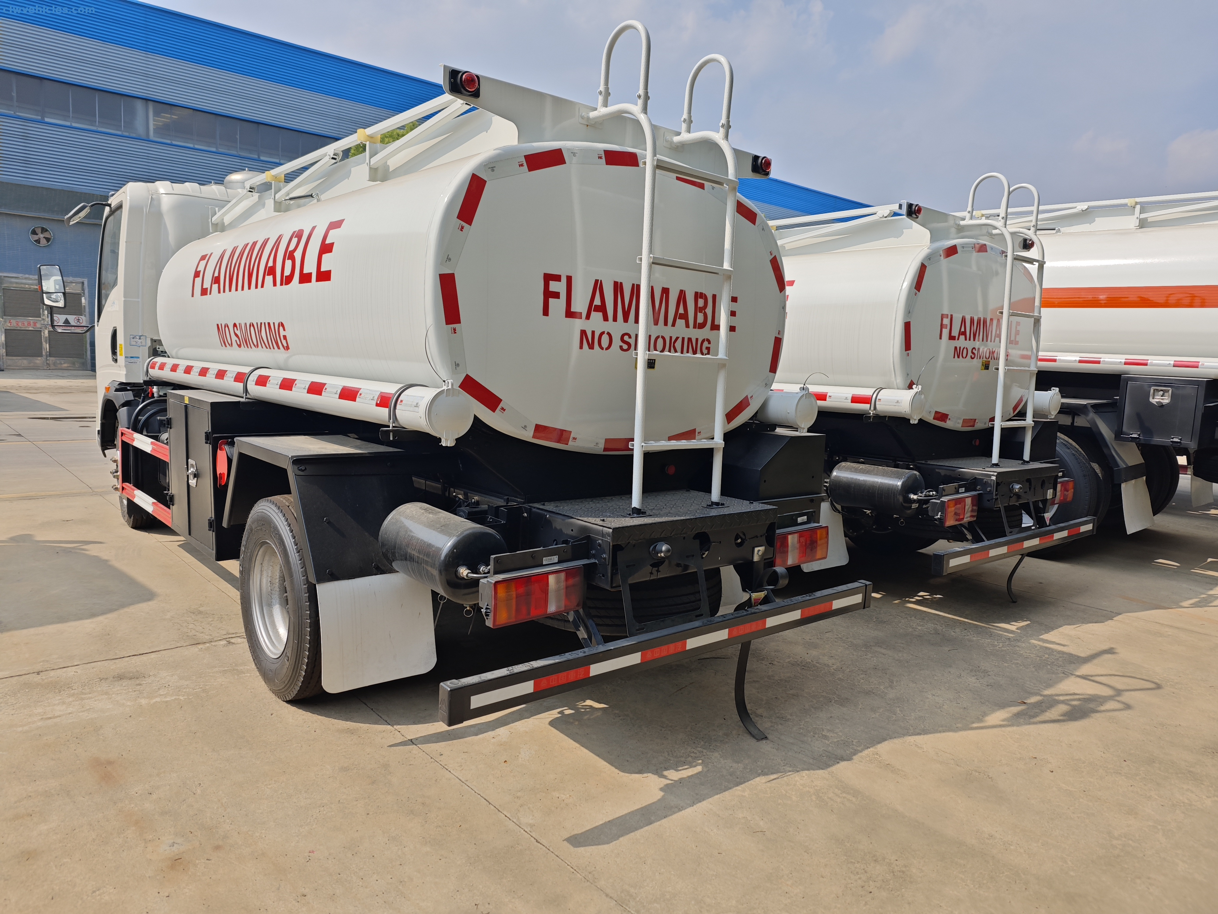HOWO 4x2 8cbm Oil Tank Truck