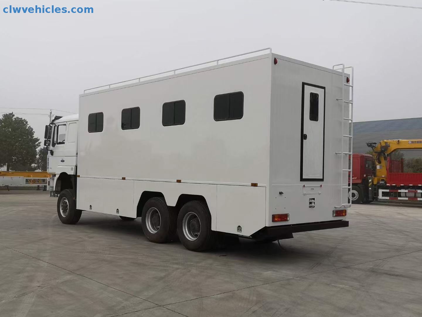 Shacman 6x6 Military Troop Carrier Truck