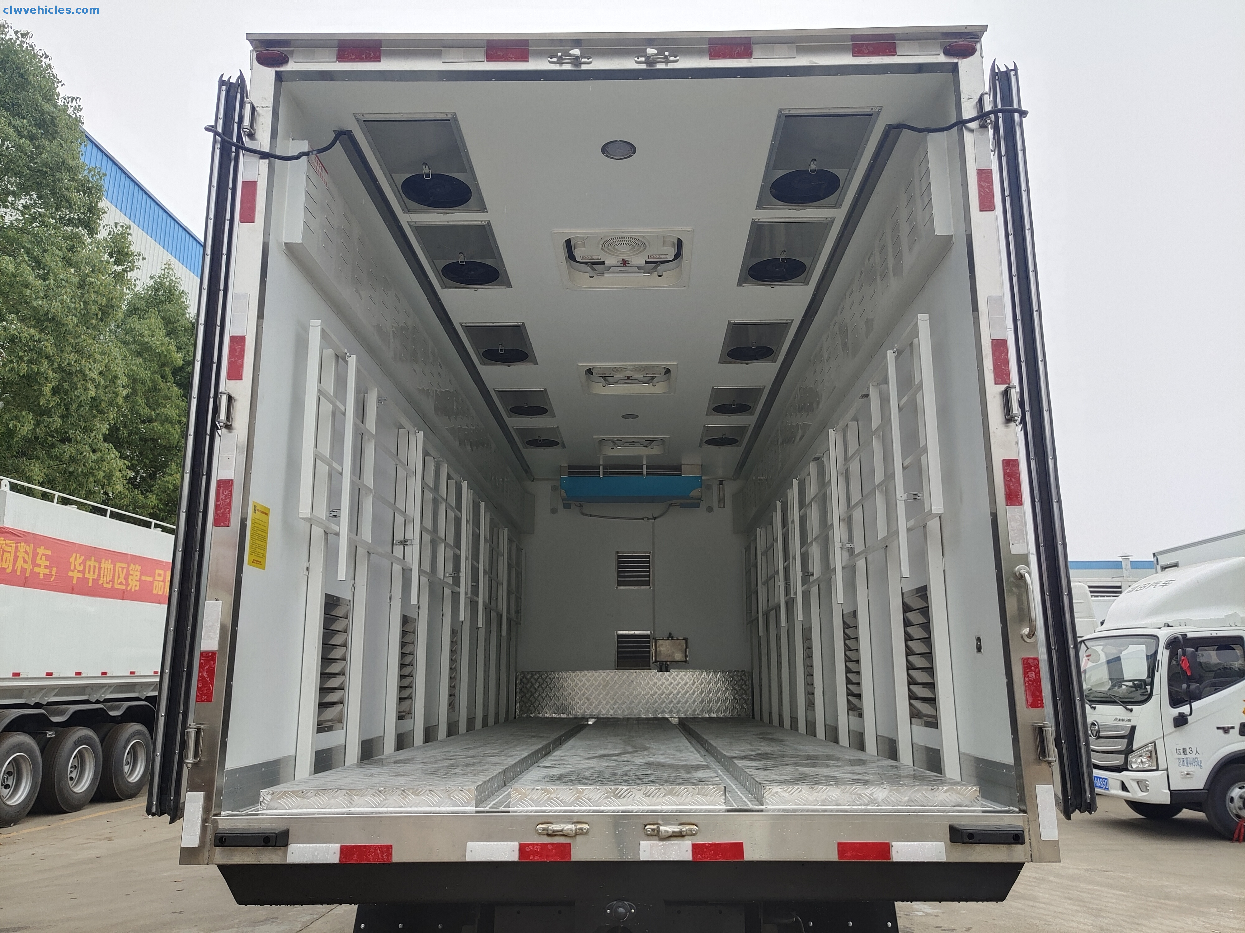 HOWO 4x2 Baby Chick Transport Truck