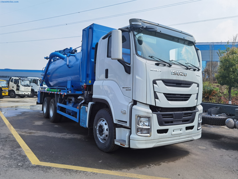 ISUZU GIGA 6x4 9.3cbm Cleaning Sewage Suction Truck