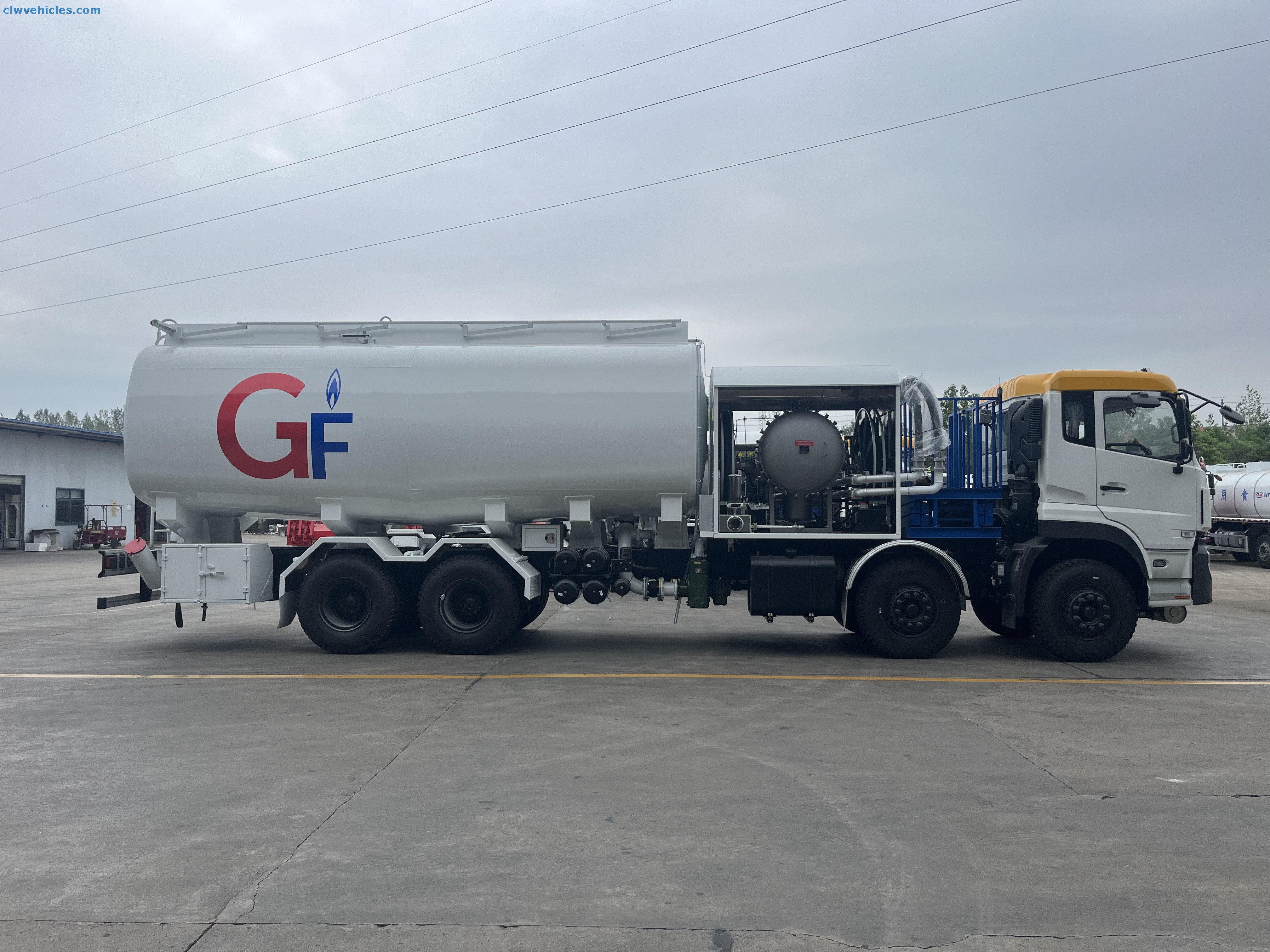 Dongfeng 8x4 30cbm Aircraft Pressure Refueling Truck 