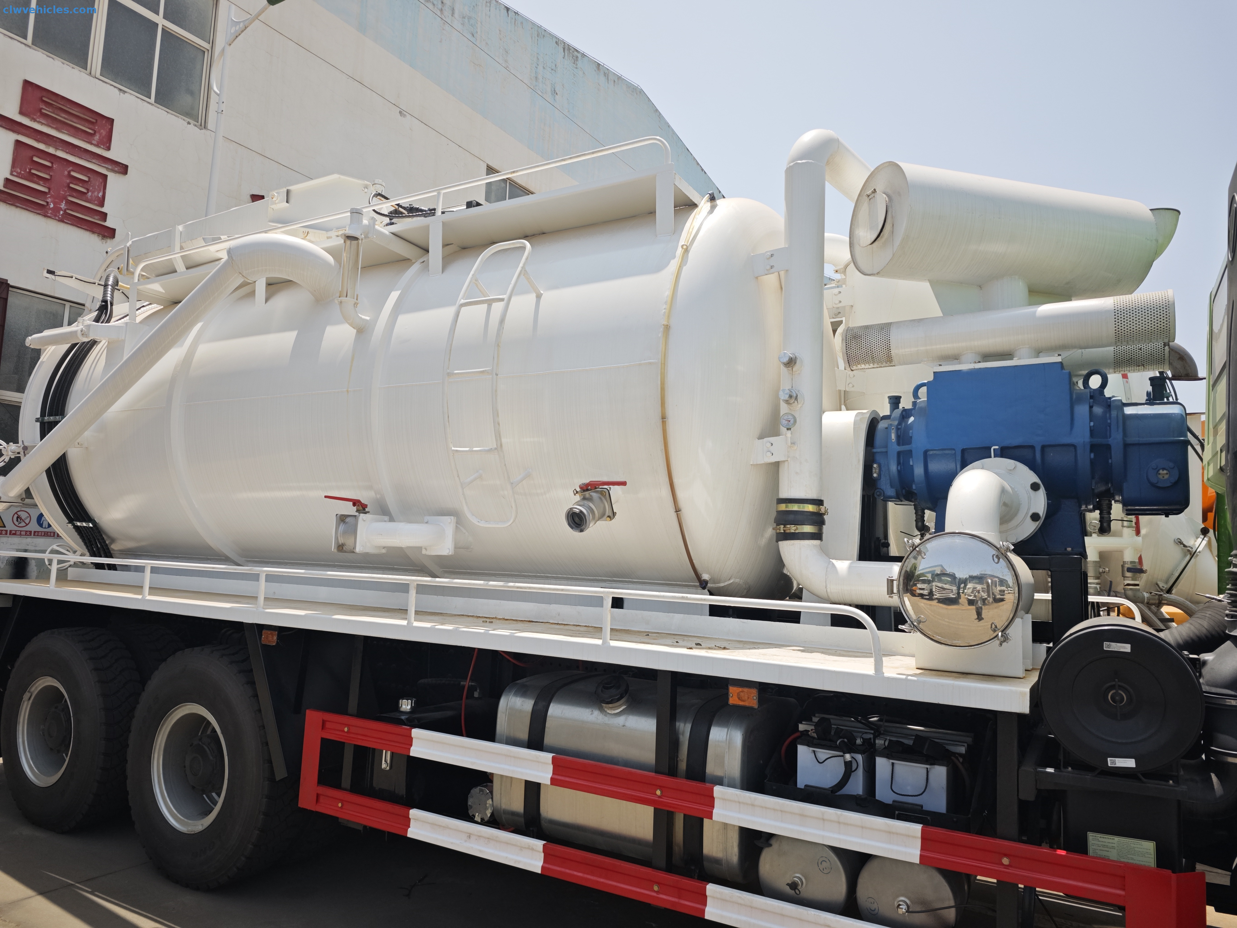 Foton Aumark 6×4 sewer cleaning vacuum truck with dual tanks