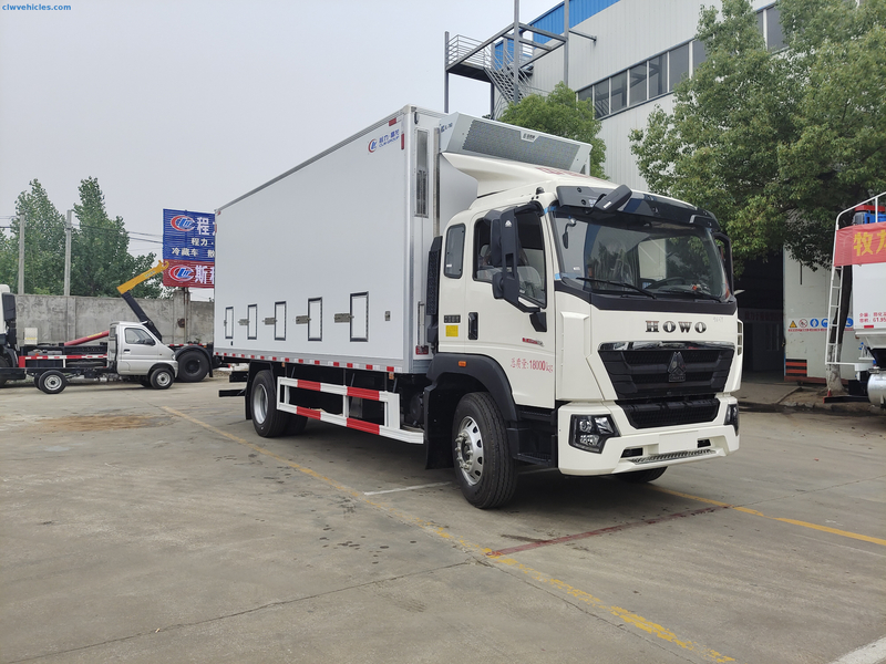 HOWO 4x2 Baby Chick Transport Truck