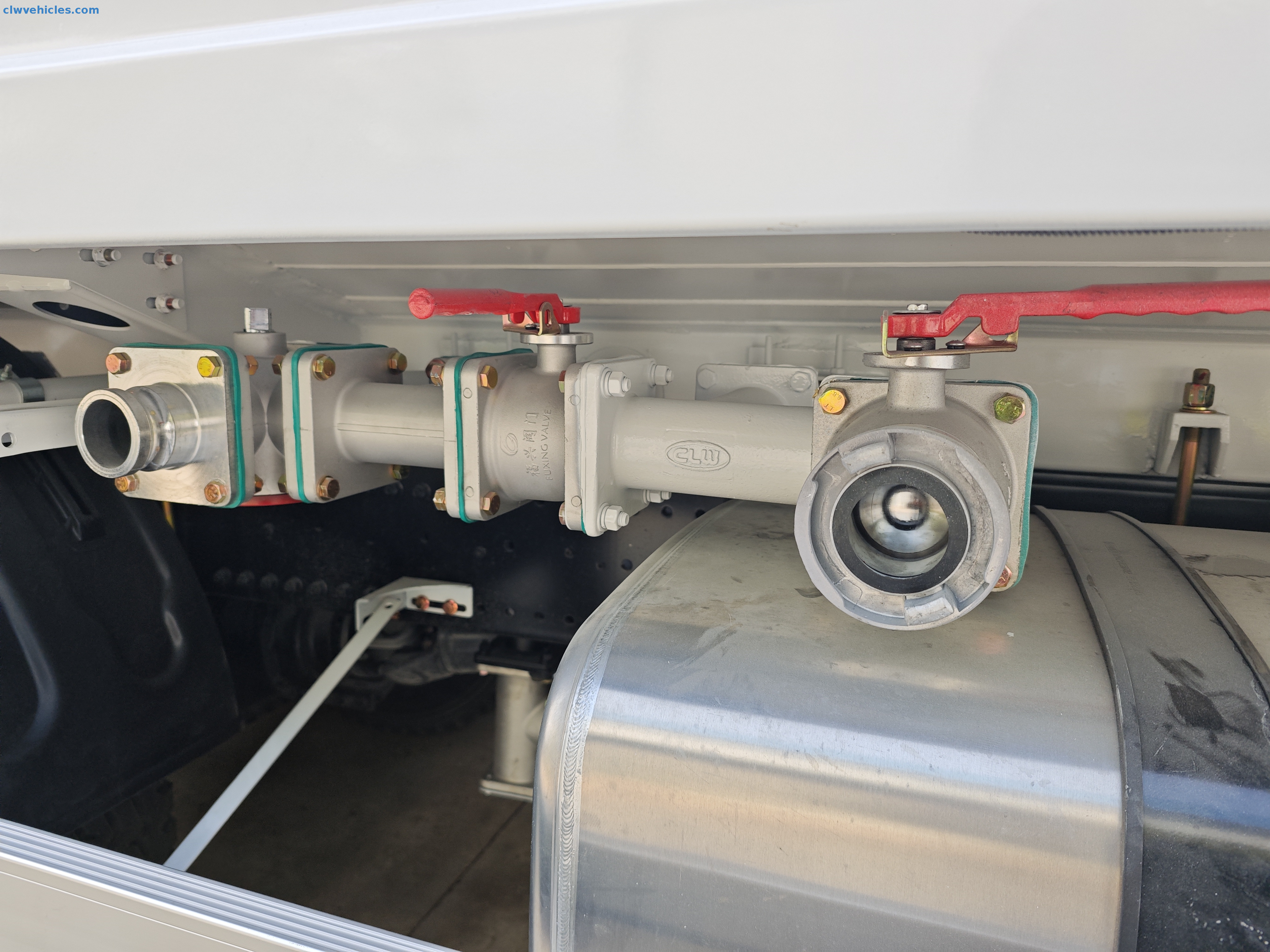 CLW self-developed water pump and valve system for watering truck