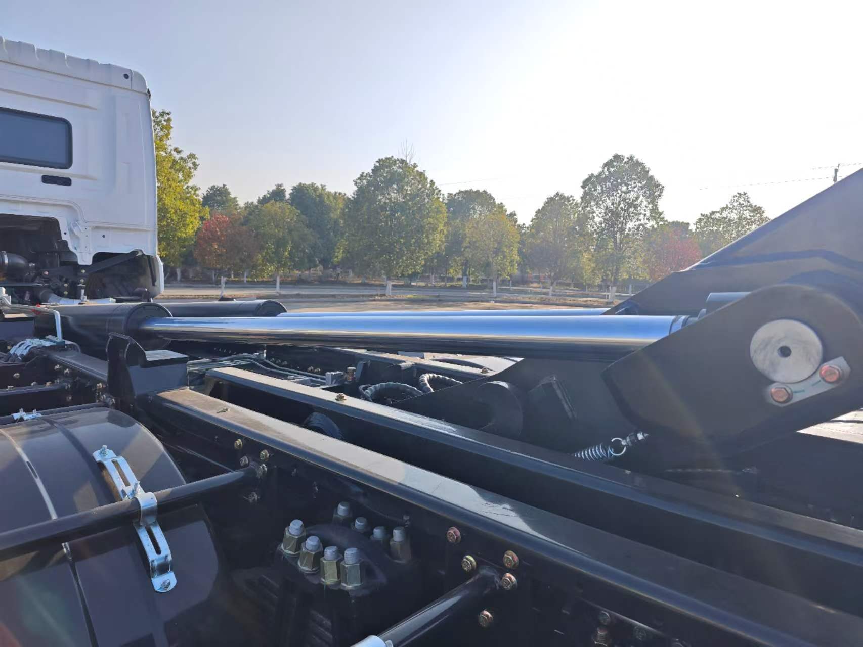 FAW JH6 6x4 Hook Arm Garbage Truck 8