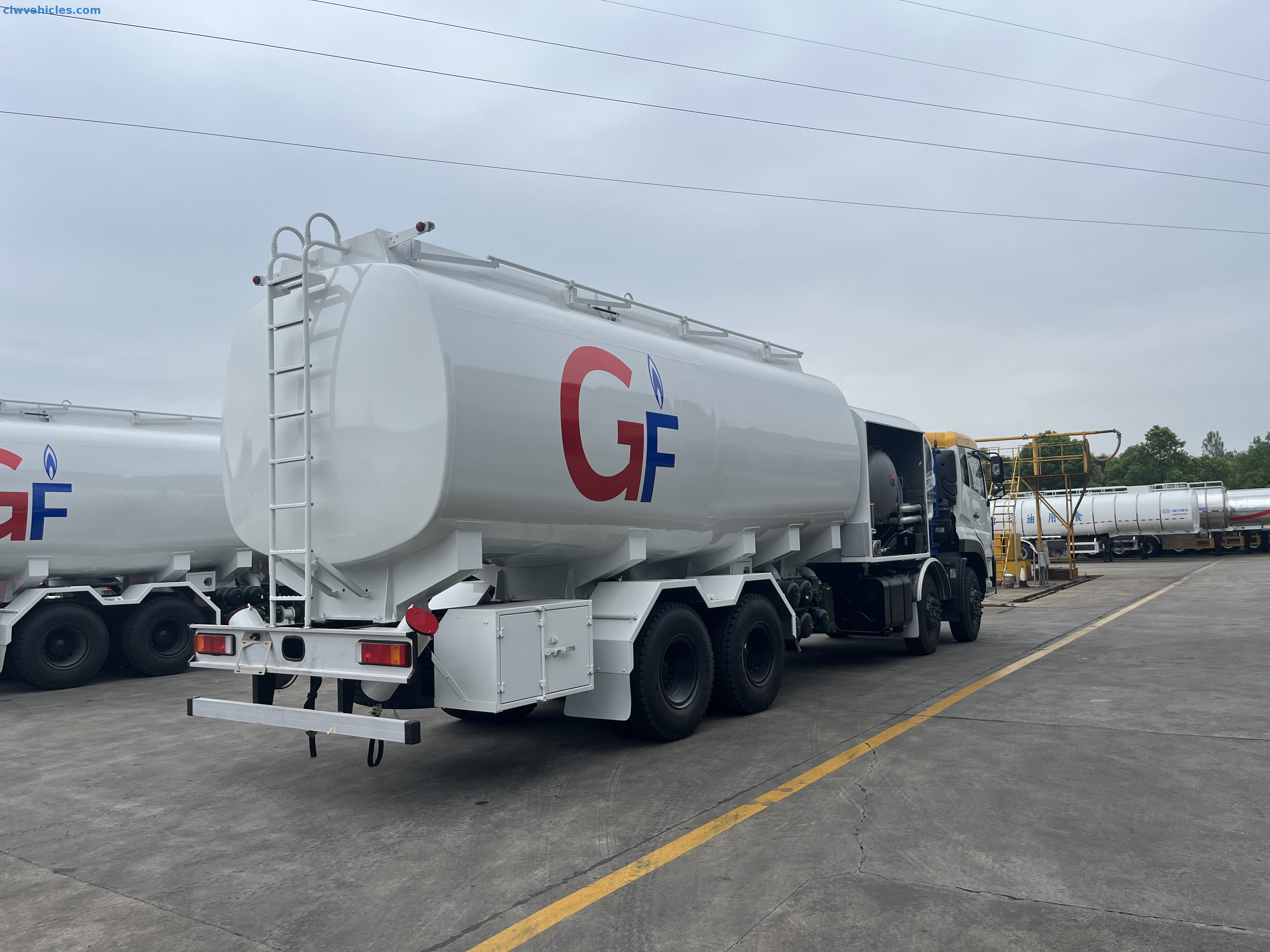 Dongfeng 8x4 30cbm Aircraft Pressure Refueling Truck 