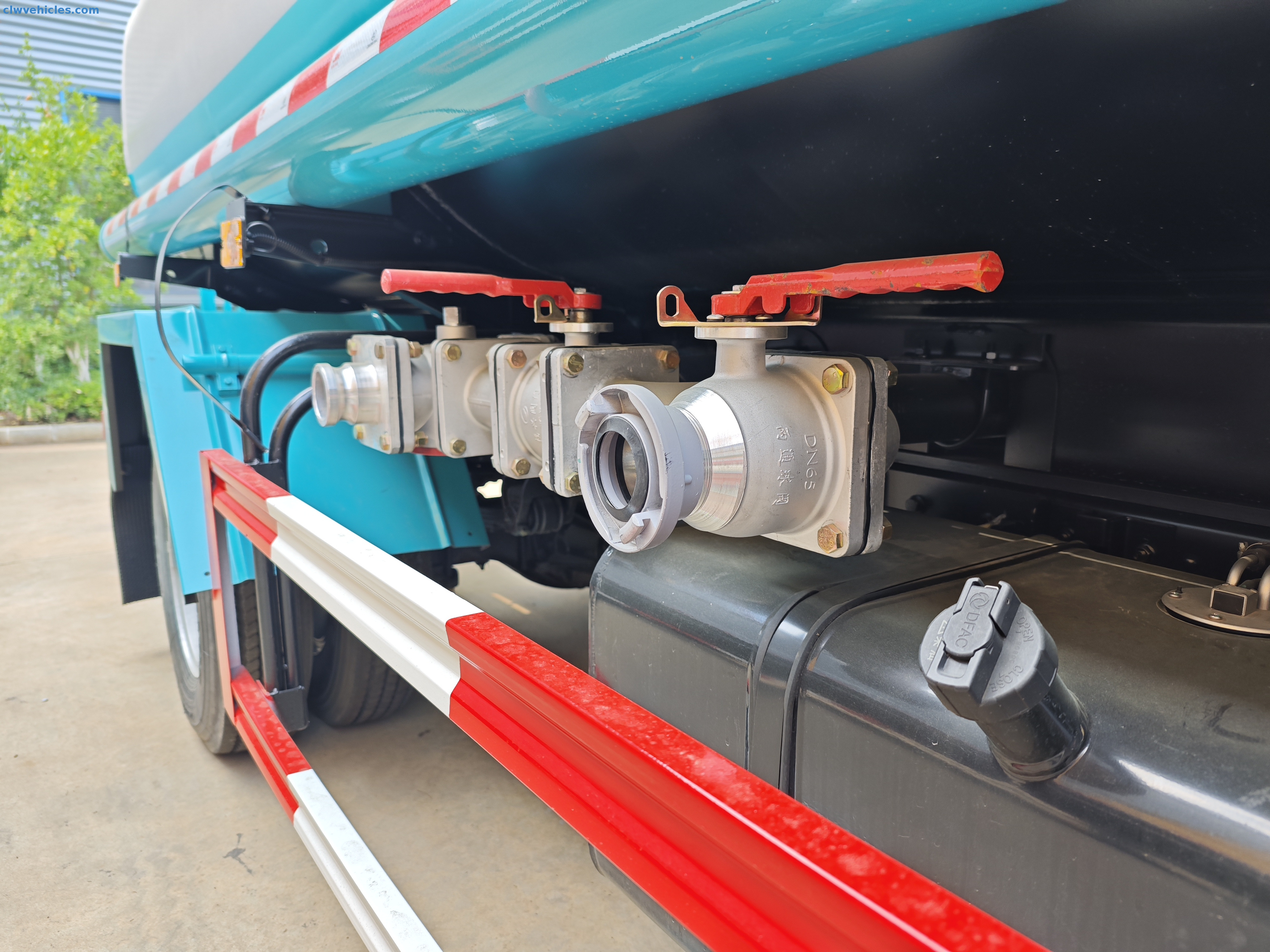 DongFeng 4*2 8cbm Water Transport Water Sprinkler Truck