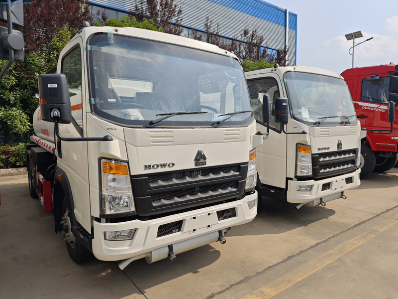 HOWO 4x2 8cbm Oil Tank Truck