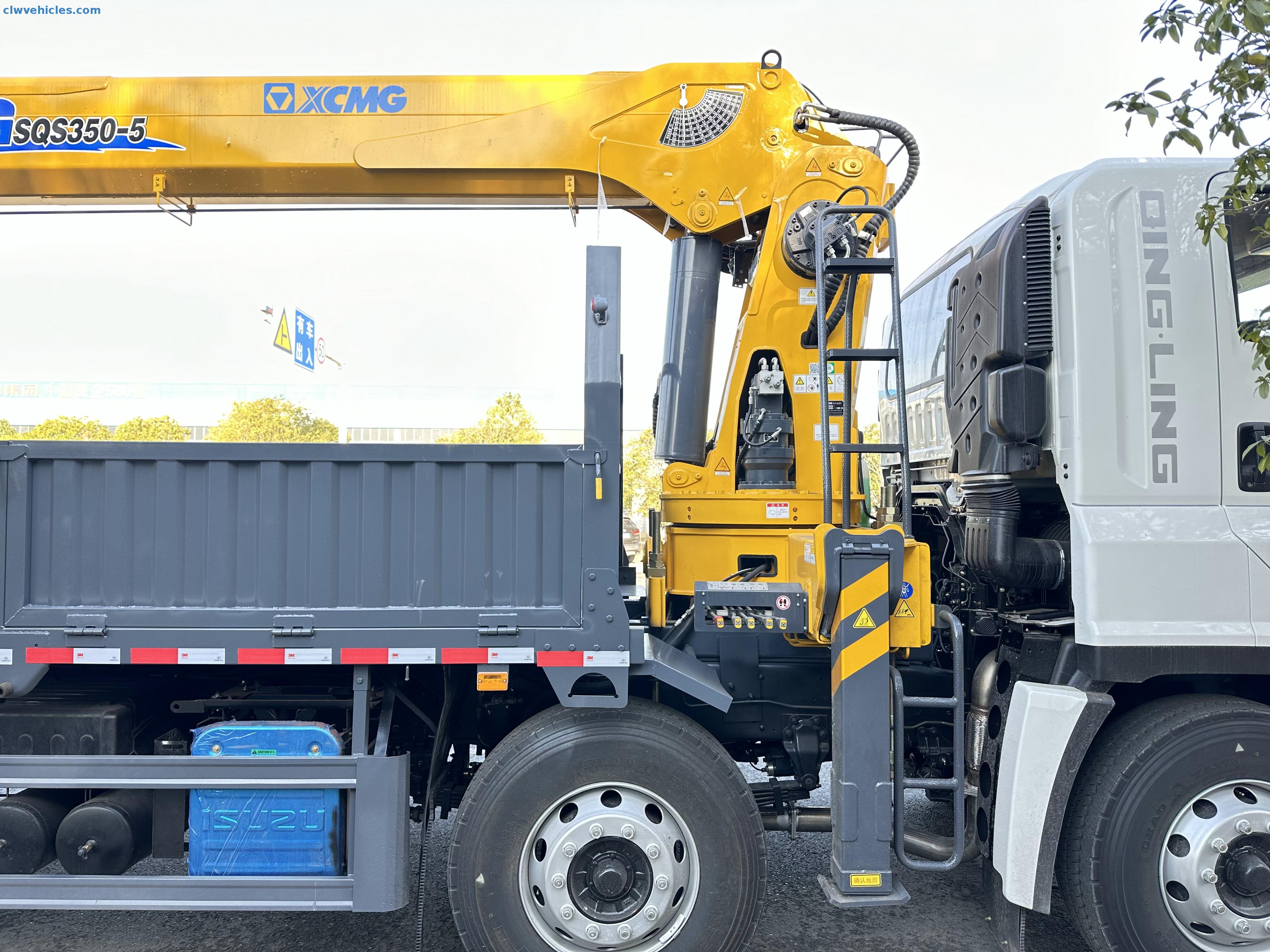 ISUZU GIGA 8x4 Cargo Truck Mounted Telescopic Boom Crane