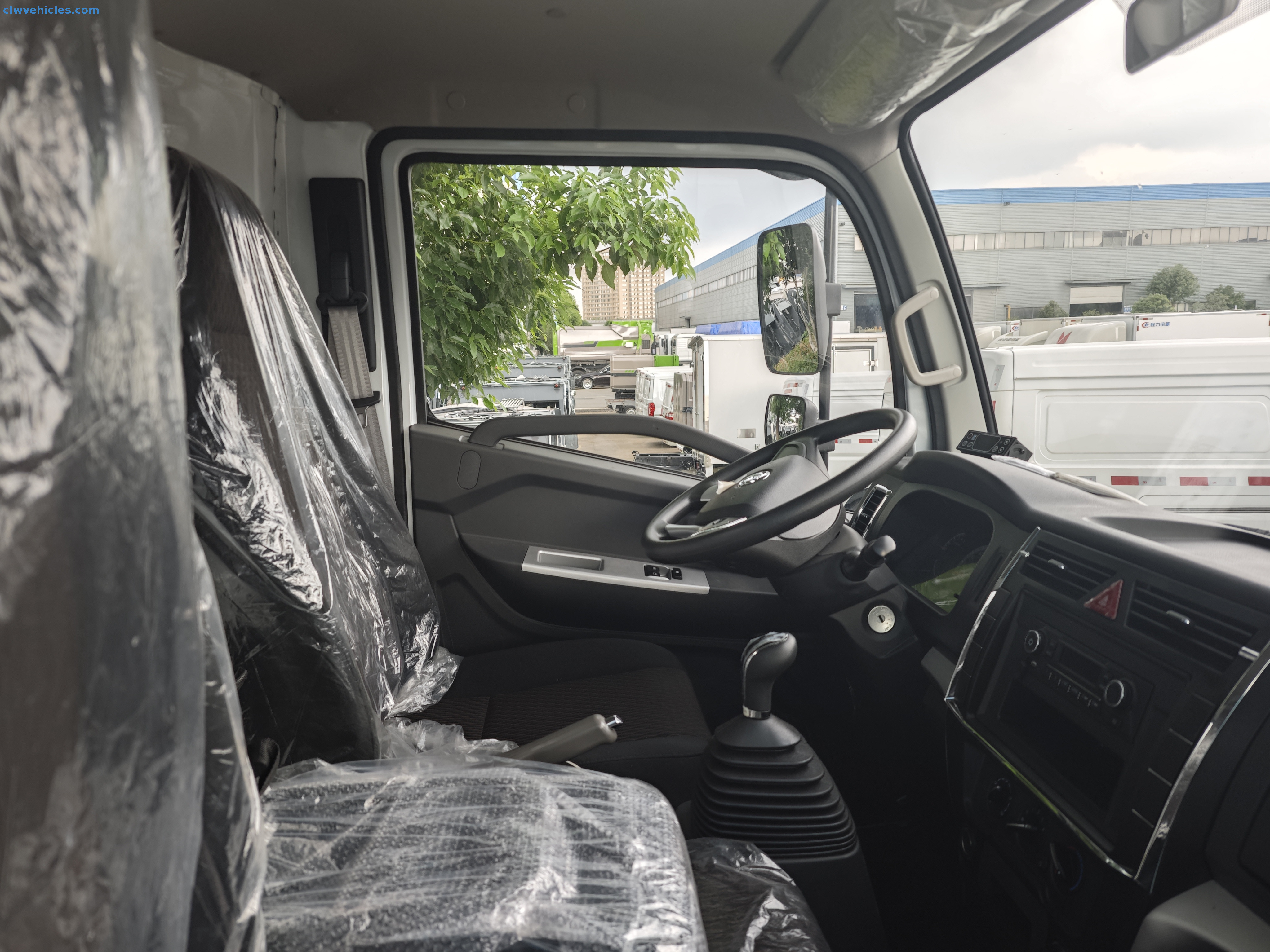 Dongfeng Duolicar 4x2 XXL-500 Refrigerator Truck