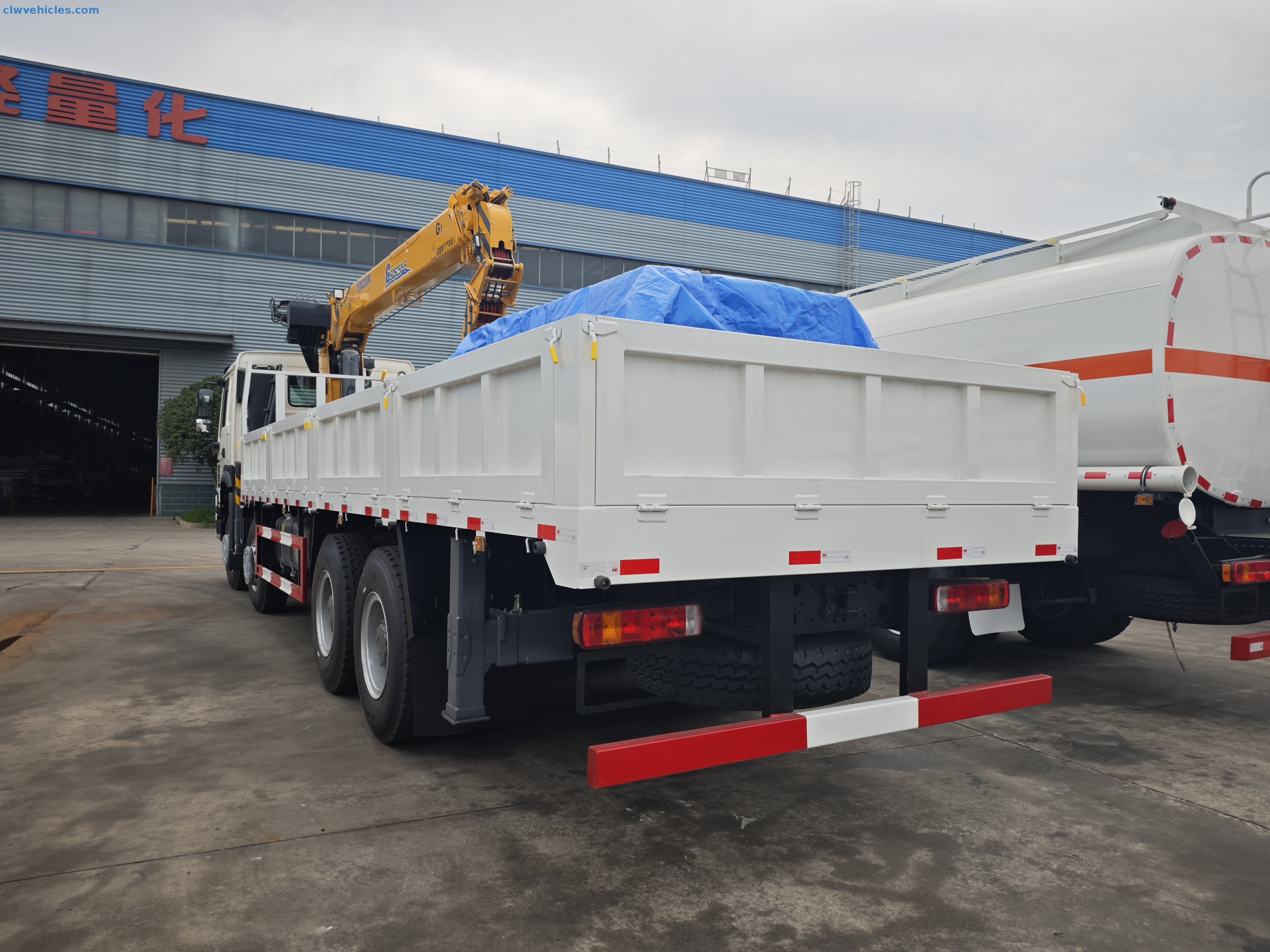 HOWO 8x4 Cargo Truck Mounted Crane